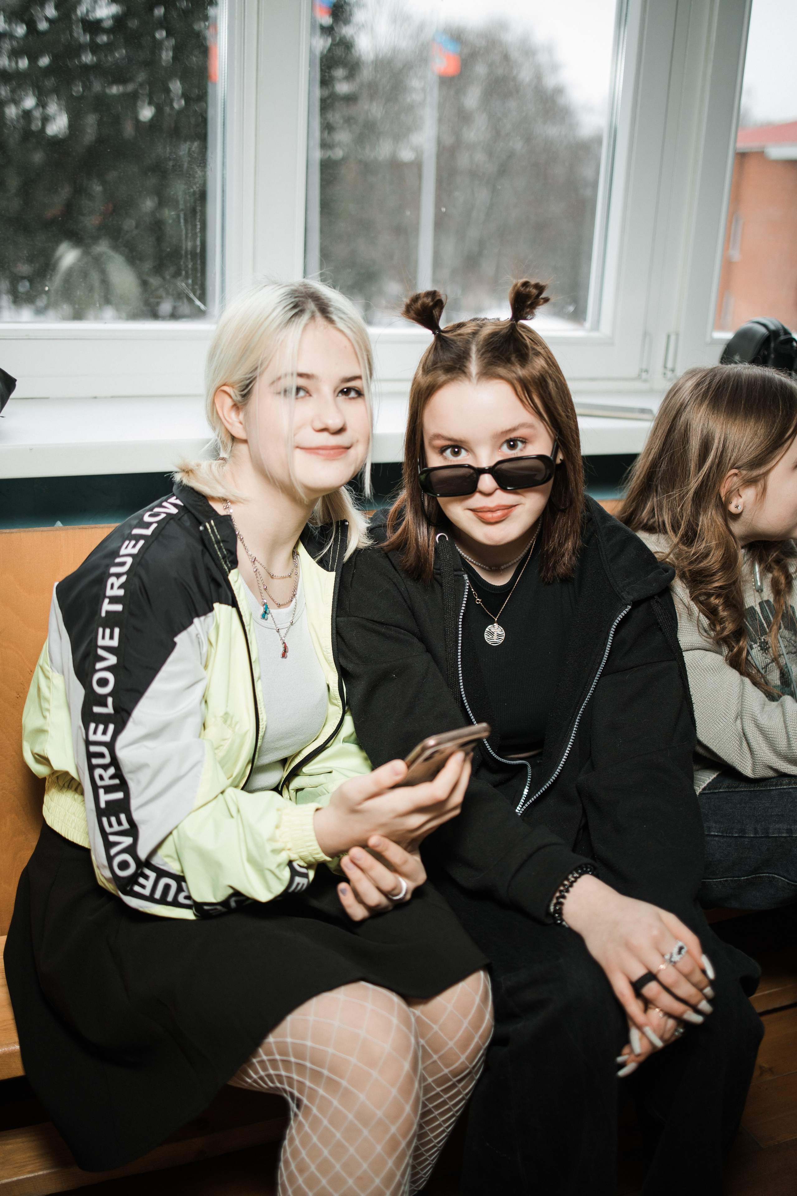 Современная фотосессия для выпускников 9 классов. Выпускные альбомы в Серпухове