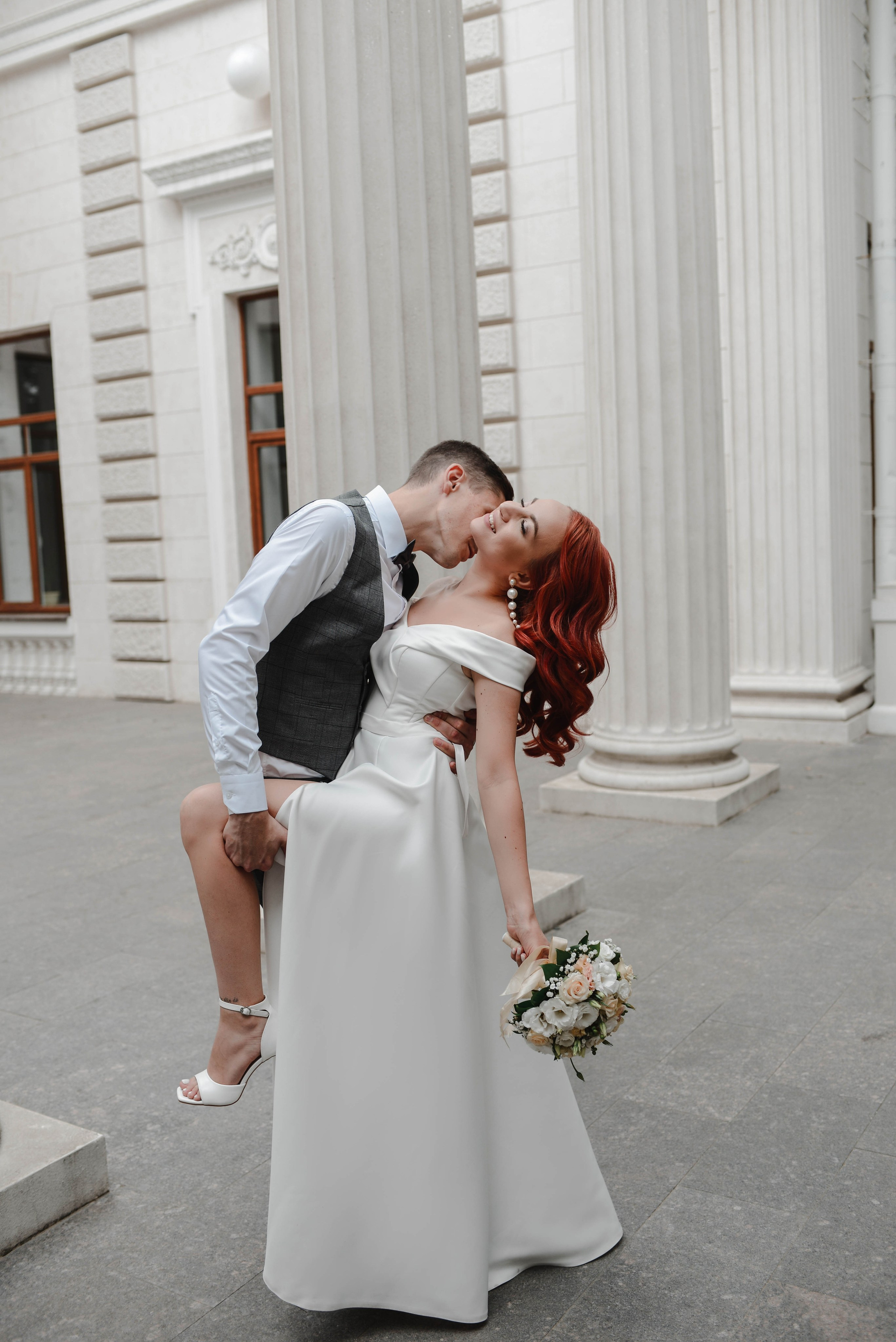 Свадебная прогулка по городу. Фотограф Ярута Оксана / Ростов-на-Дону