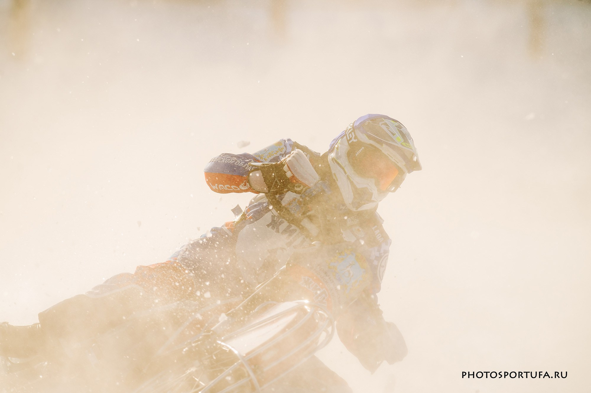 Мотогонку на льду. Спортивный фотограф в Уфе Евгений Буров