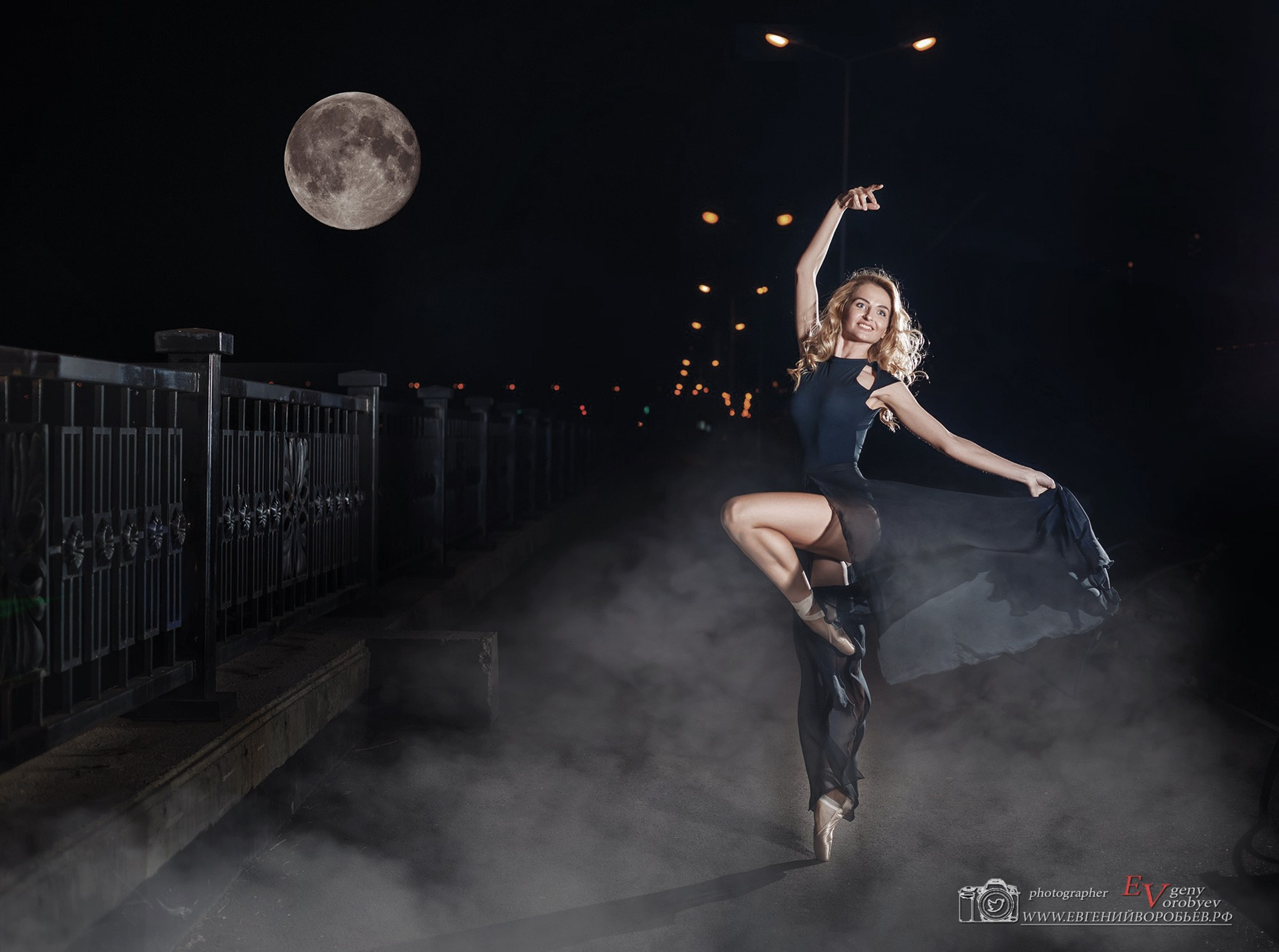 женская фотосессия Красноярск фото для девушки фотограф Красноярск фотосессия для сайта знакомств Красноярск фото для социальной сети заказать цена стоимость фотосессии в Красноярске пример фото идея место позы для фотосессии девушки в Красноярске фотосессия ИИ фотосессиия нейросеть промт для фотосессии фотосессия фото для социальной сети визажист причёска и макияж Красноярск парк Сады мечты Татышев фотостудия Красноярск бизнес портрет