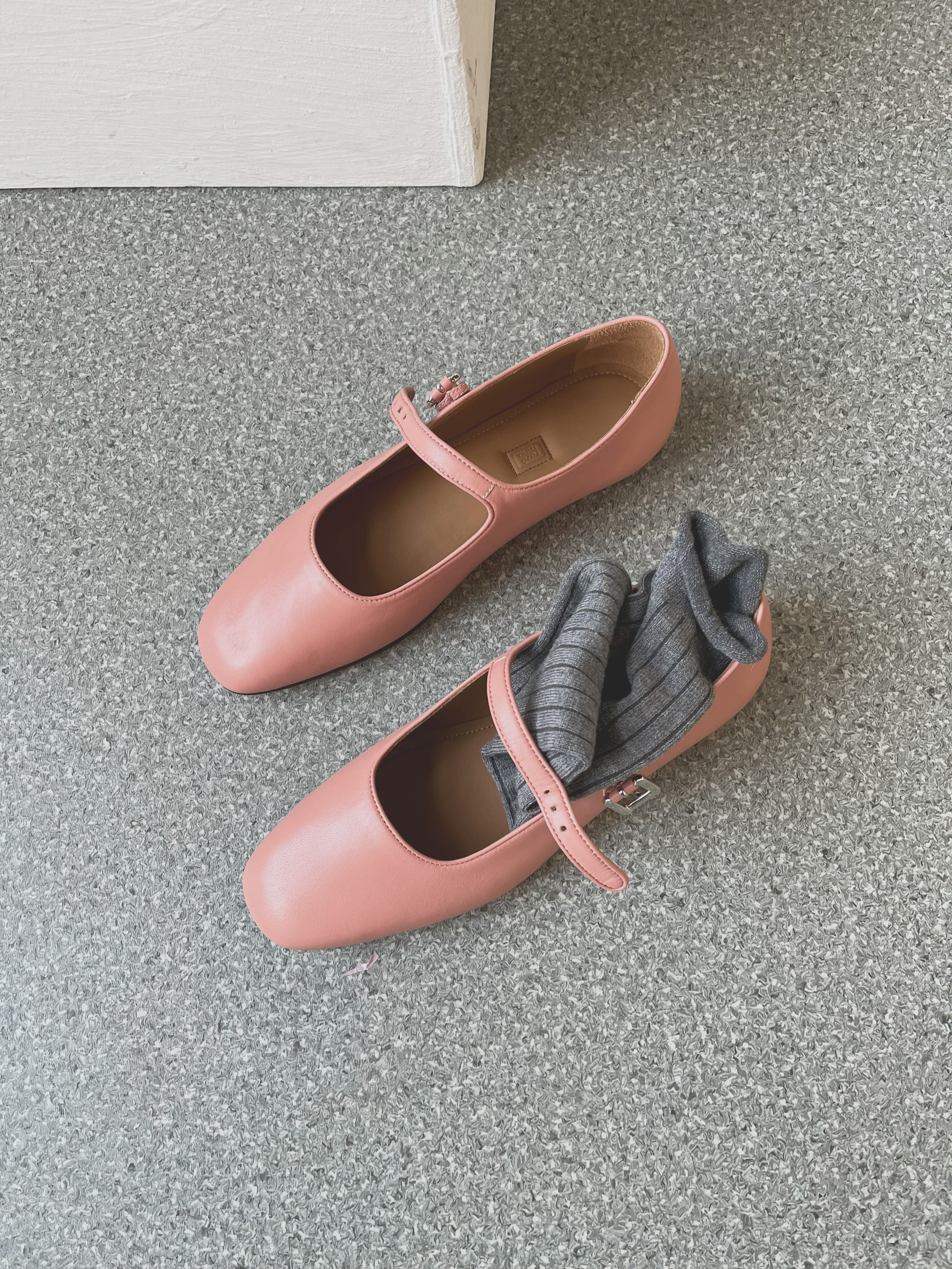 RAZUMNO. Art direction & Design | Curiosa