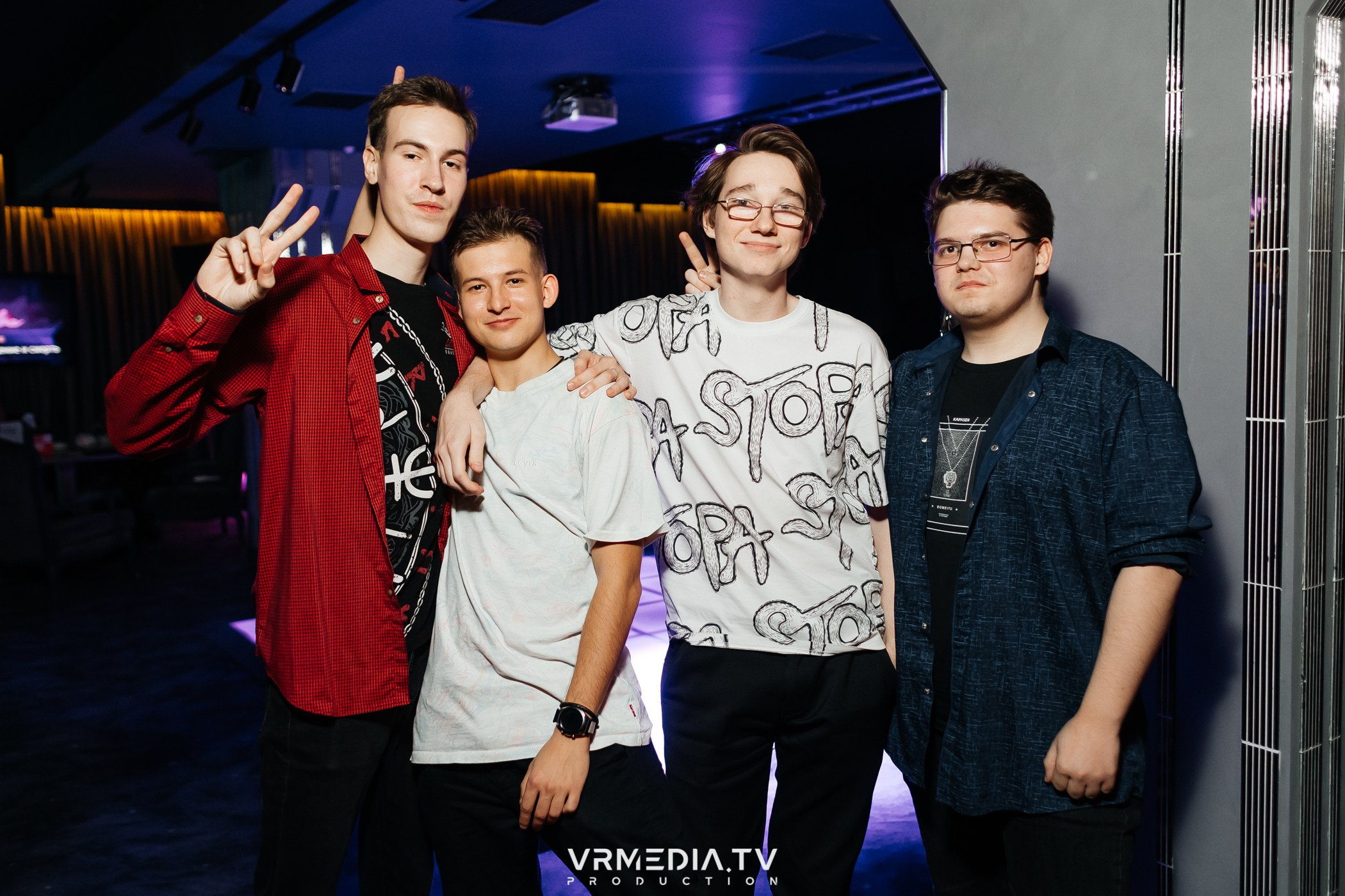 ЗИМА ХОЛОДА в караоке-баре «Volna»