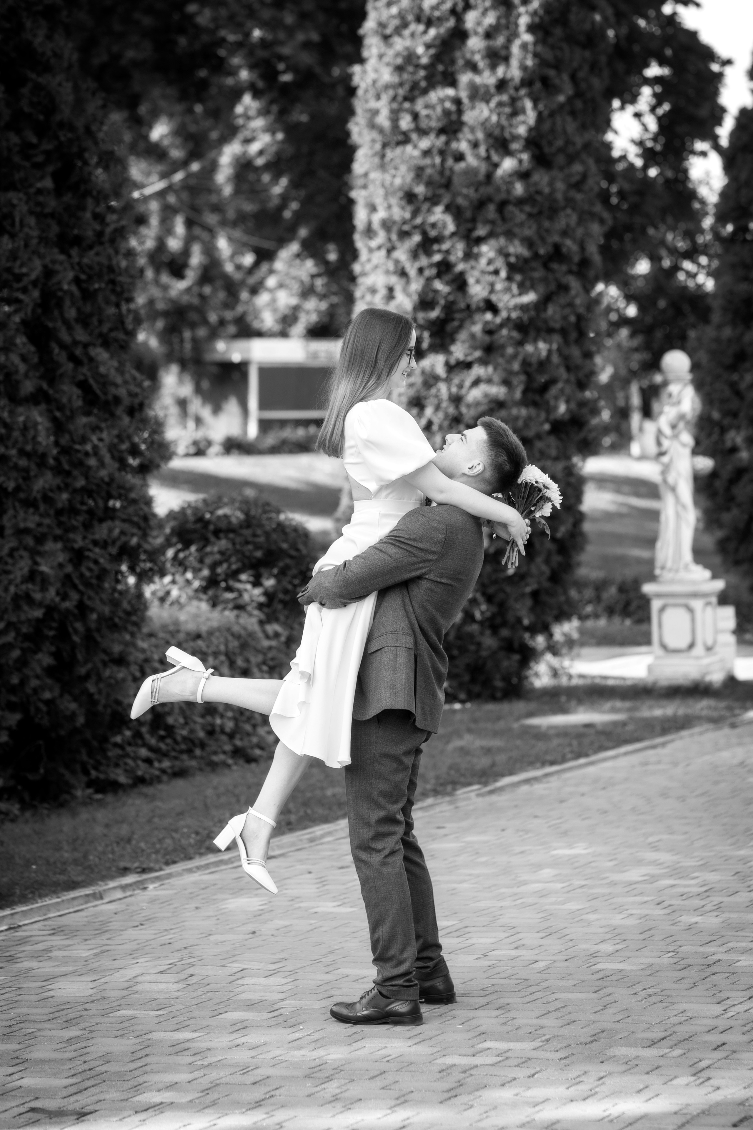 Свадебная прогулка (bw-version). Фотограф в Твери и Москве Юлия Бахтамова