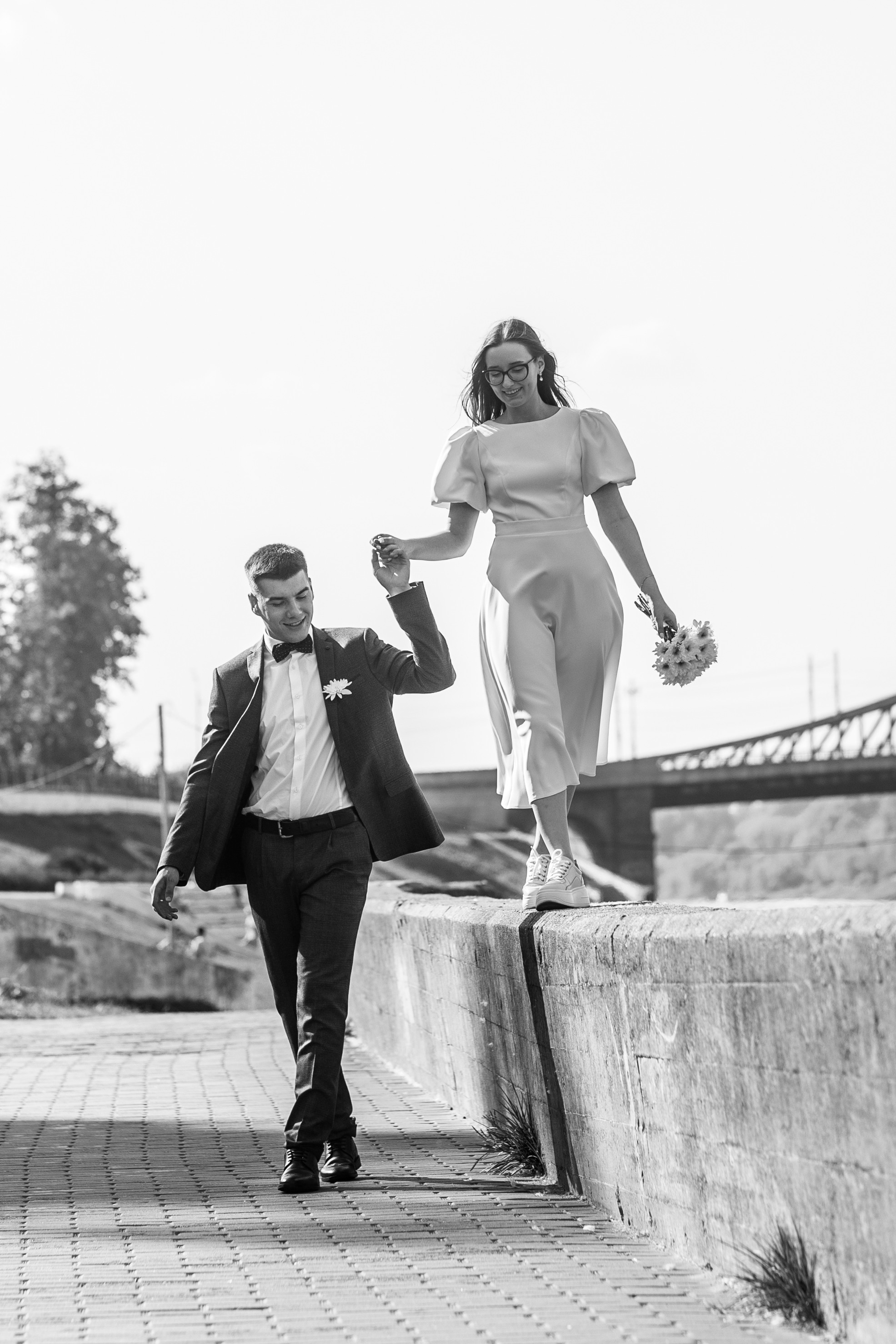 Свадебная прогулка (bw-version). Фотограф в Твери и Москве Юлия Бахтамова