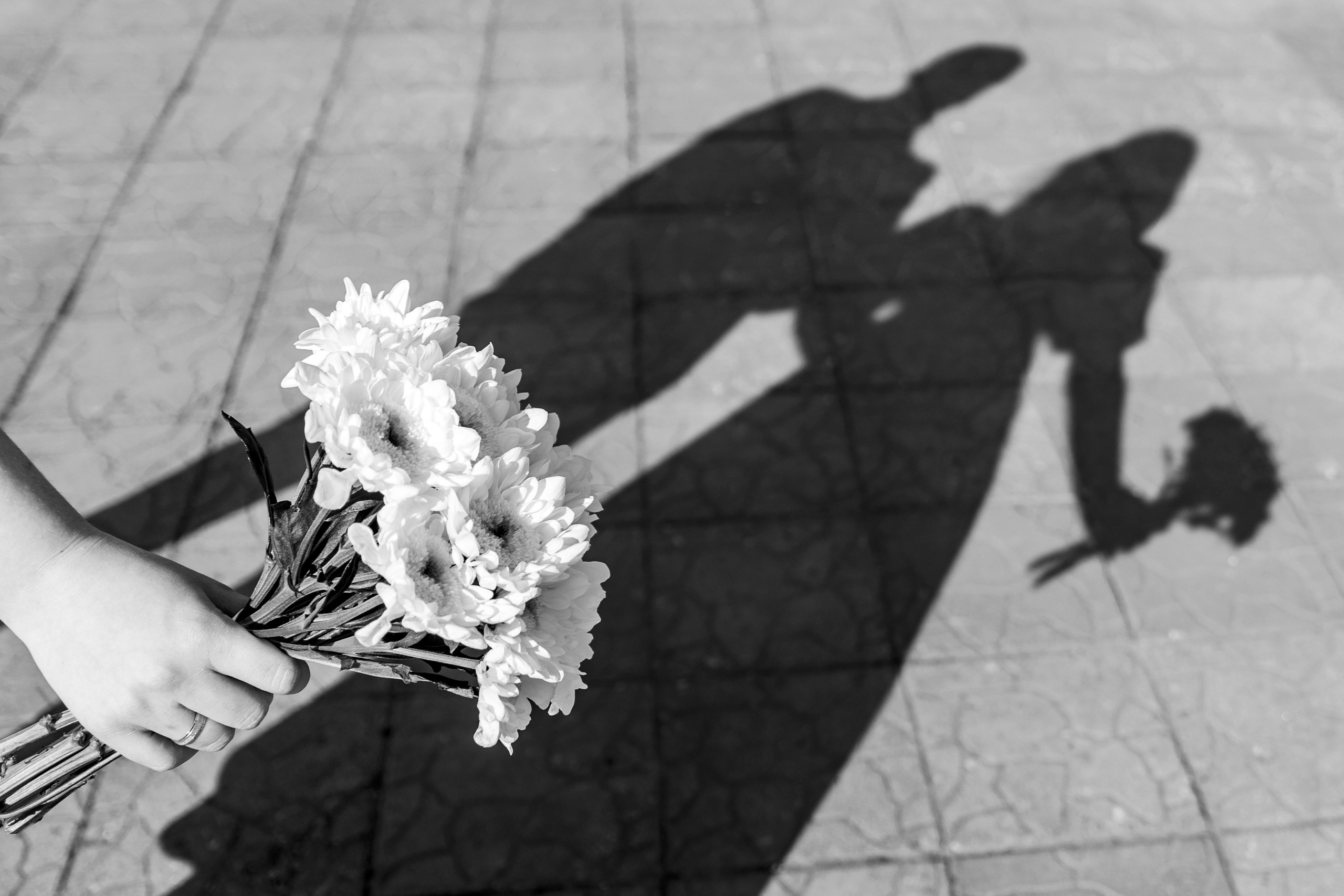 Свадебная прогулка (bw-version). Фотограф в Твери и Москве Юлия Бахтамова