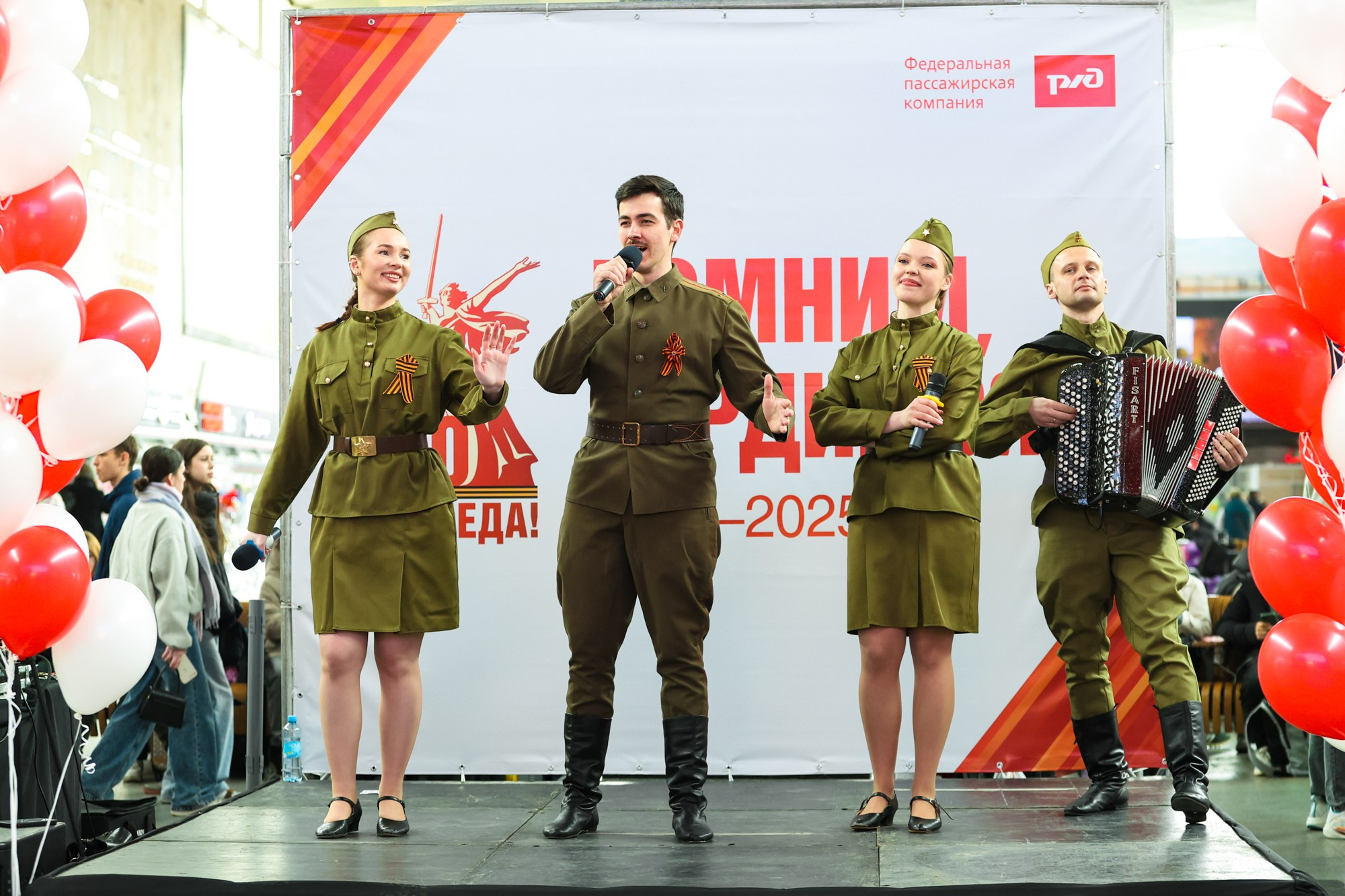 Концерт к 9 мая на Московском вокзале. Фотограф Дарья Попова