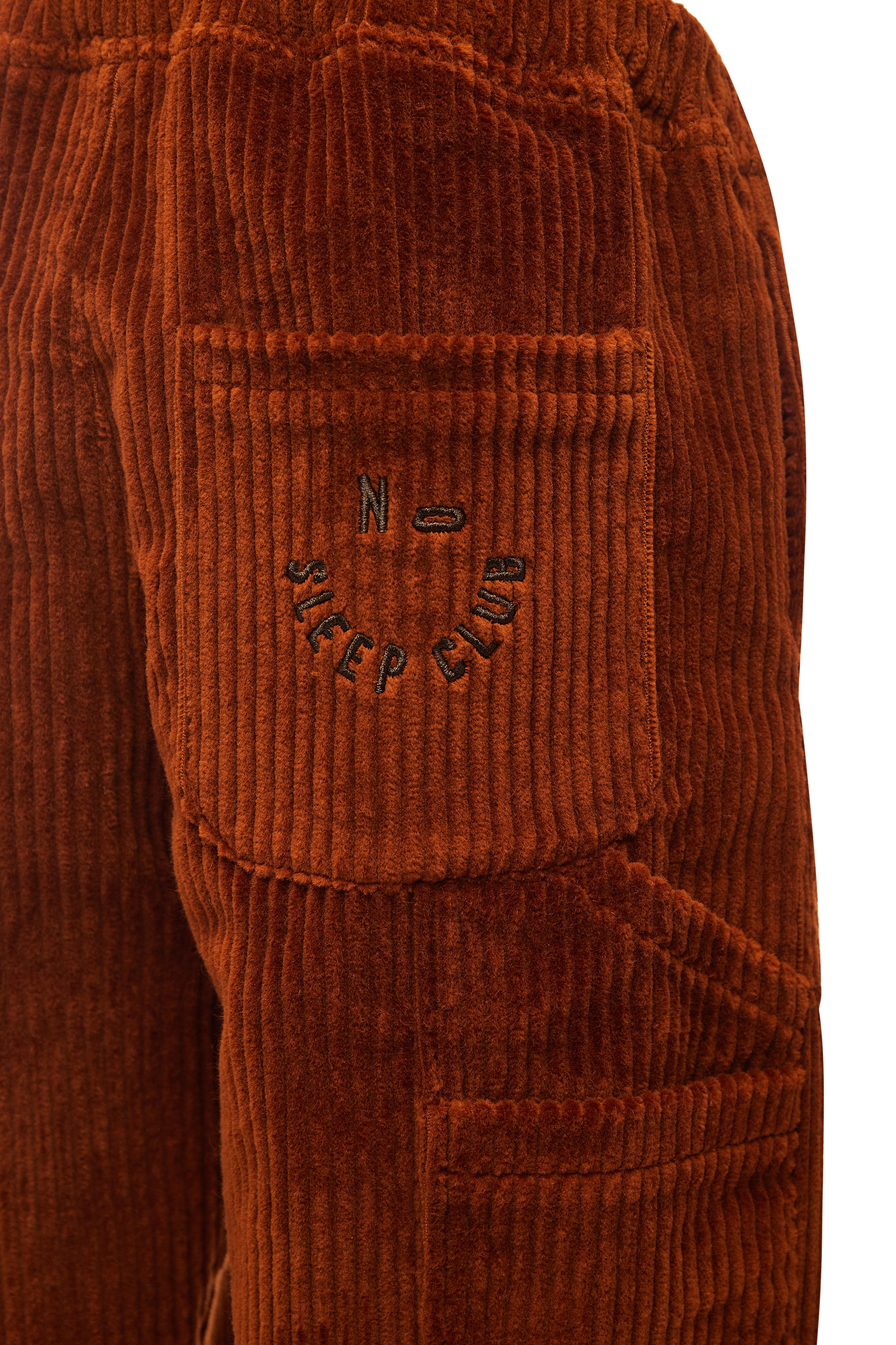 «Профессиональная каталожная фотосъемка детской одежды на манекене с акцентом на детали»