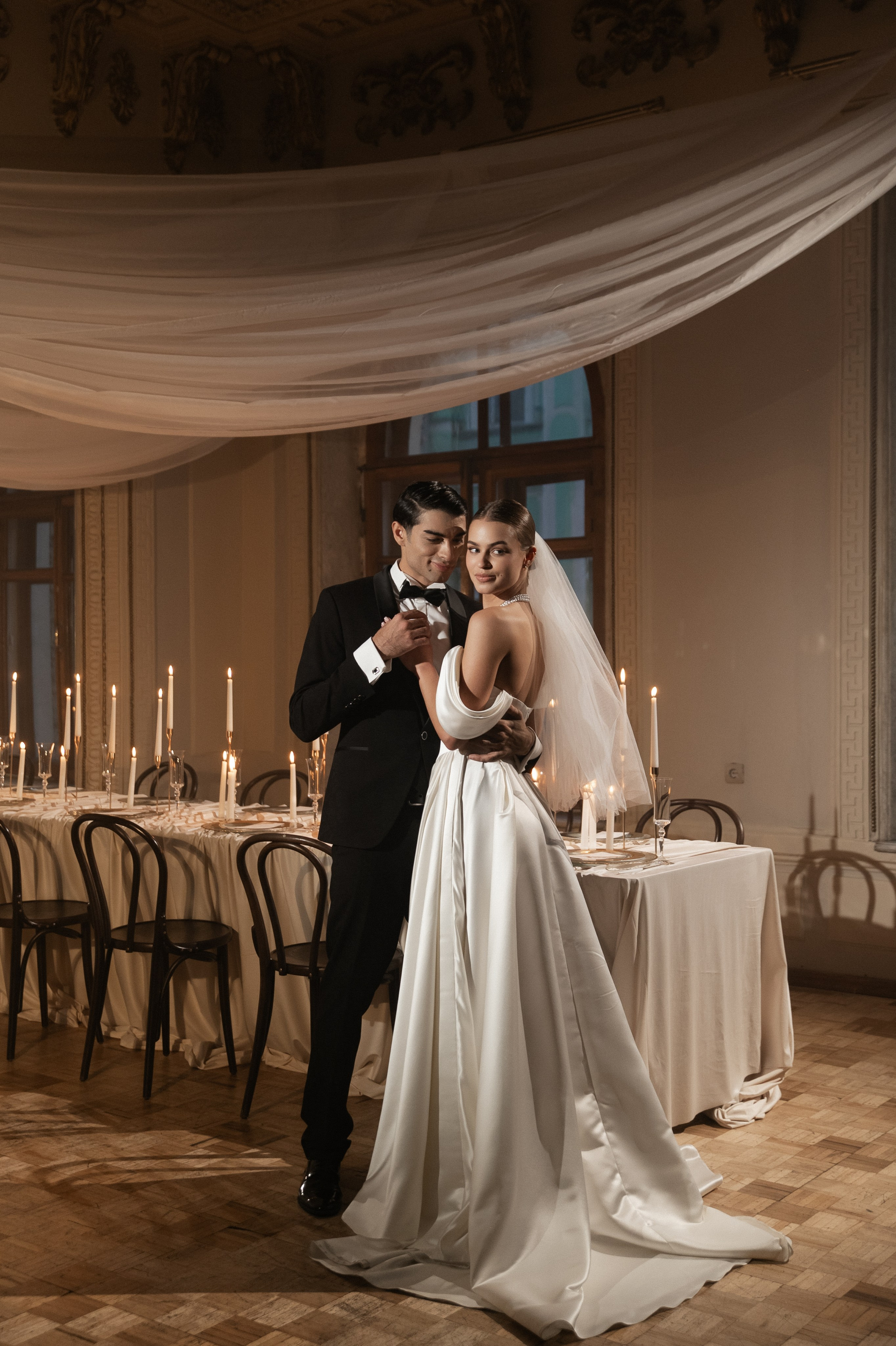 Камерный свадебный ужин при свечах в старинном особняке в фотостудии 21. Kult. Ярослава Ерина — свадебный фотограф в Москве