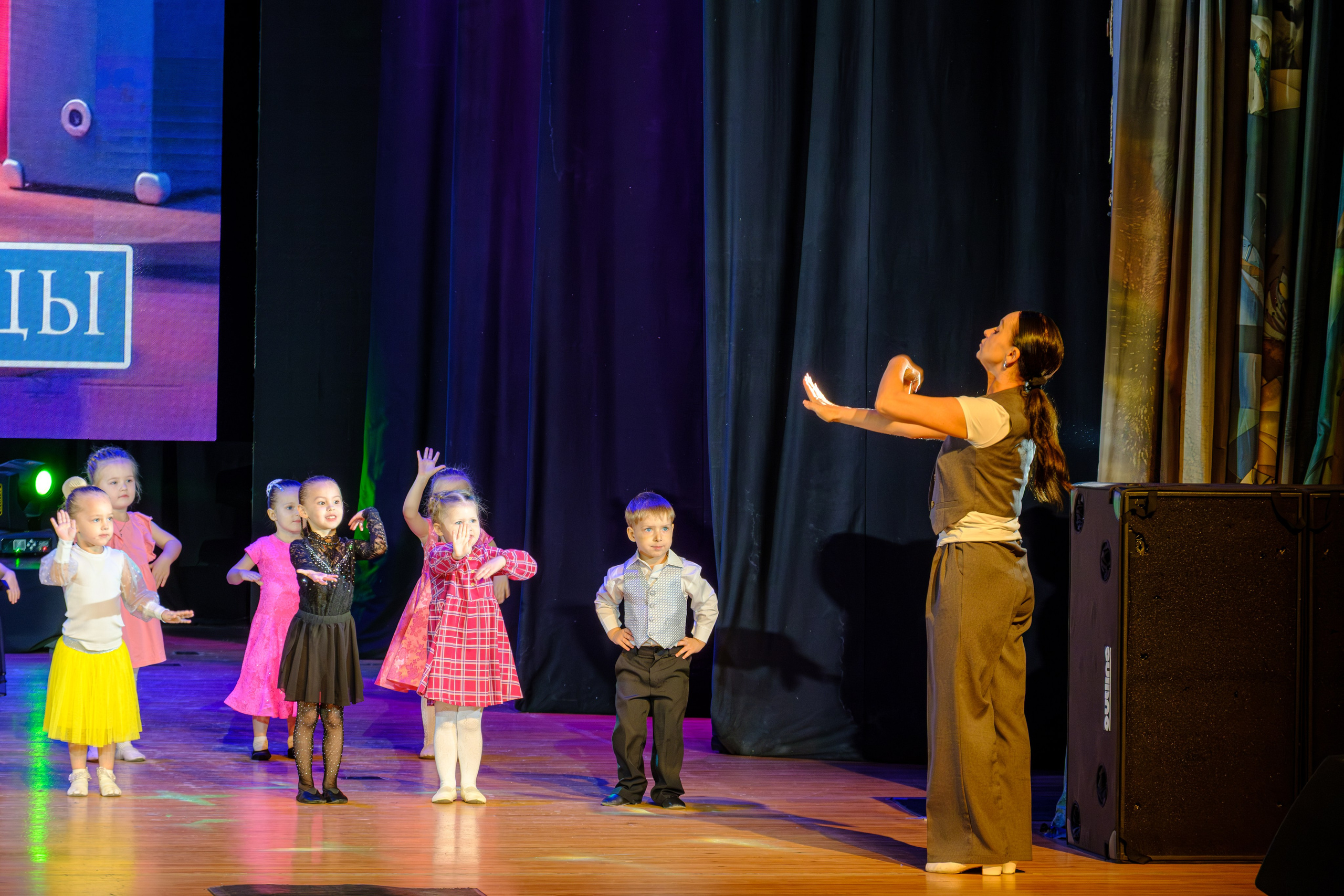 Эмоциональное посвящение: взгляд Никиты Максимова на молодежь Междуреченска.