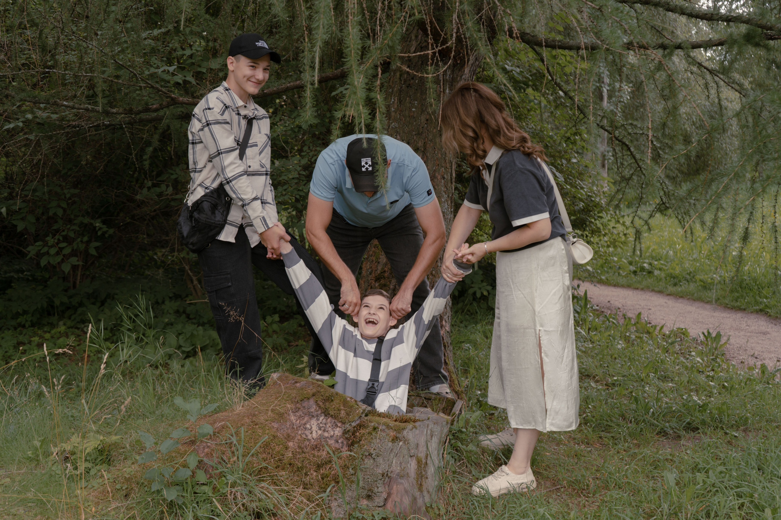 Бэкстейдж фотосессии подопечных фонда Адвита и их семей. Юля Мурашова портретный и документальный фотограф