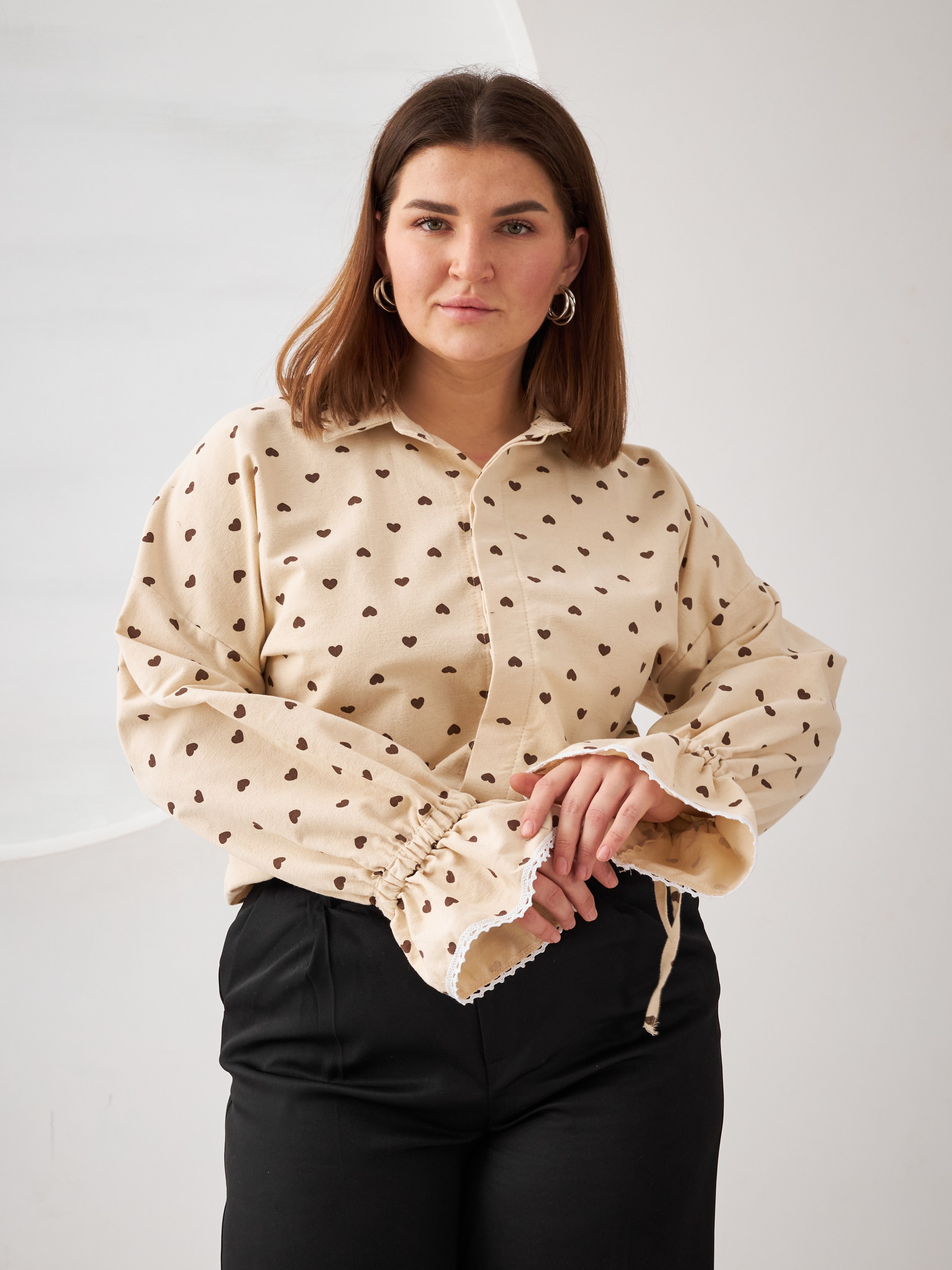 Фотосъемка рубашек Екатеринбург Wildberries ВБ Ozon Озон фотосессия одежды Екб заказать цена фотосъемка товара WB блузки карточки товара. Фотограф Екатеринбург Анастасия Жерновская | Маркетплейсы и нейрофото