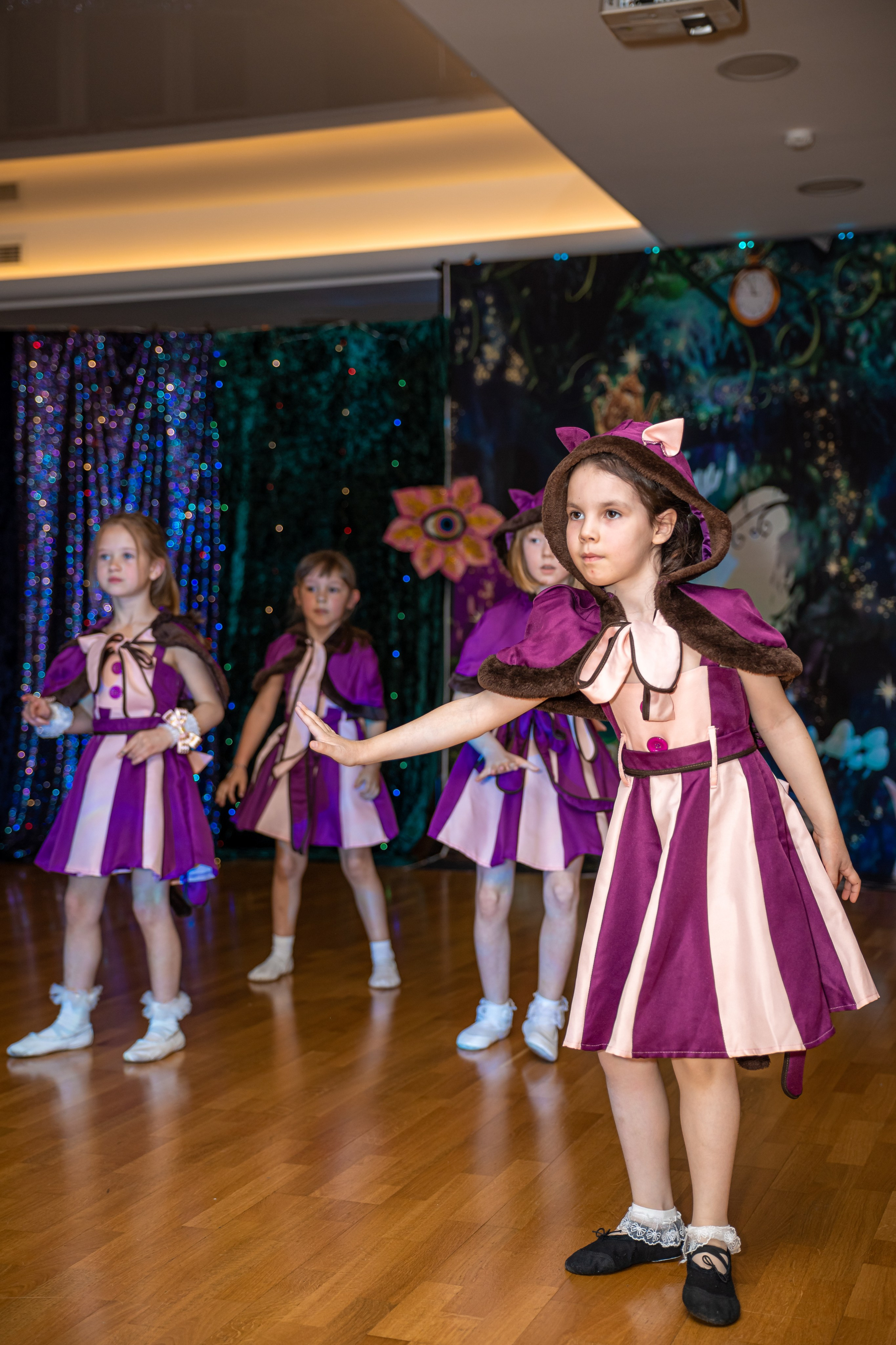 Фотосъемка детского выступления «Алиса в стране чудес». Ирина Носова - семейный и детский фотограф