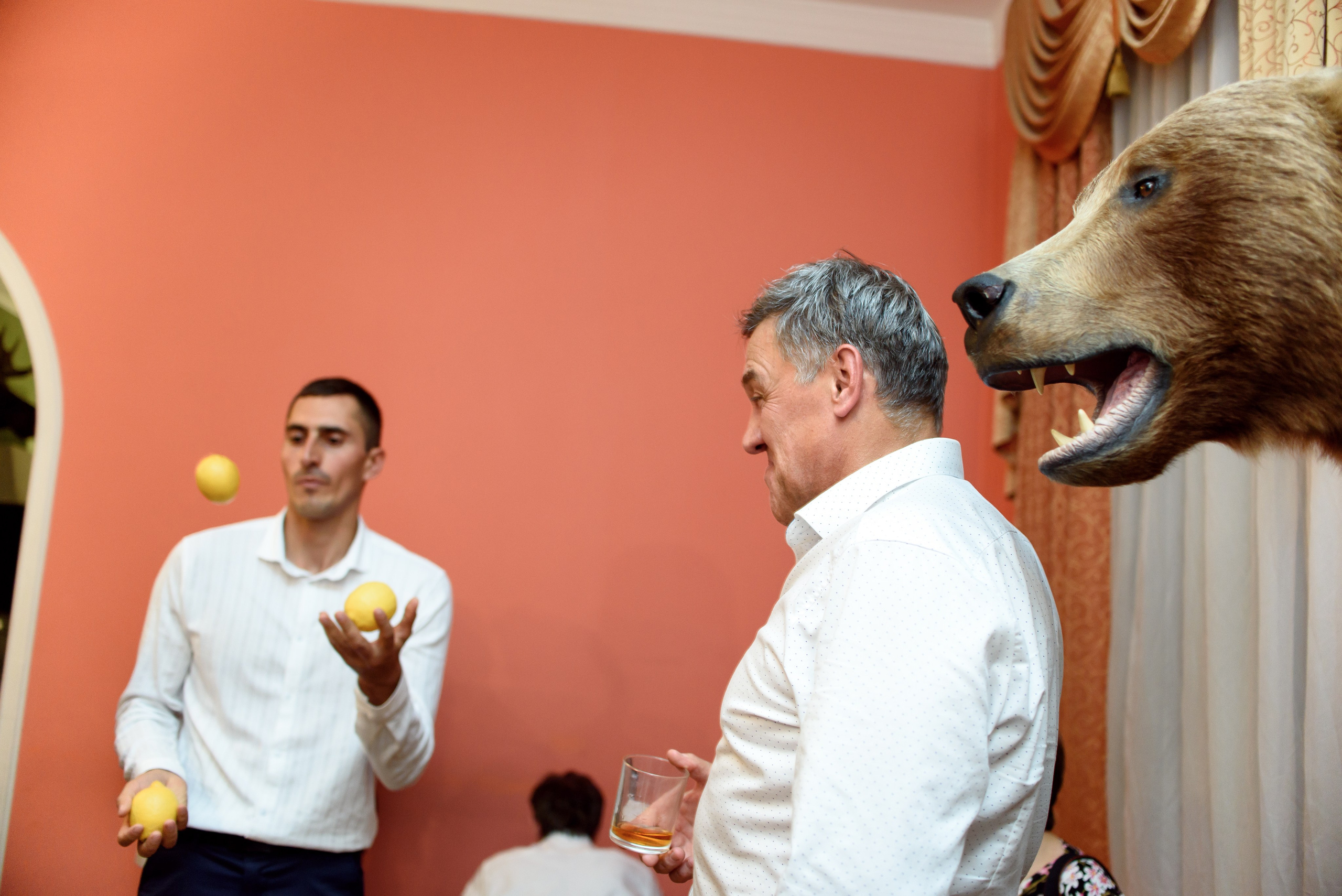 Камерная загородная свадьба в коттедже. Анастасия Петрович фотограф, фотокорреспондент в Москве и Санкт-Петербурге. Фотосъёмка репортажа, мероприятия, корпоративная съёмка, контент