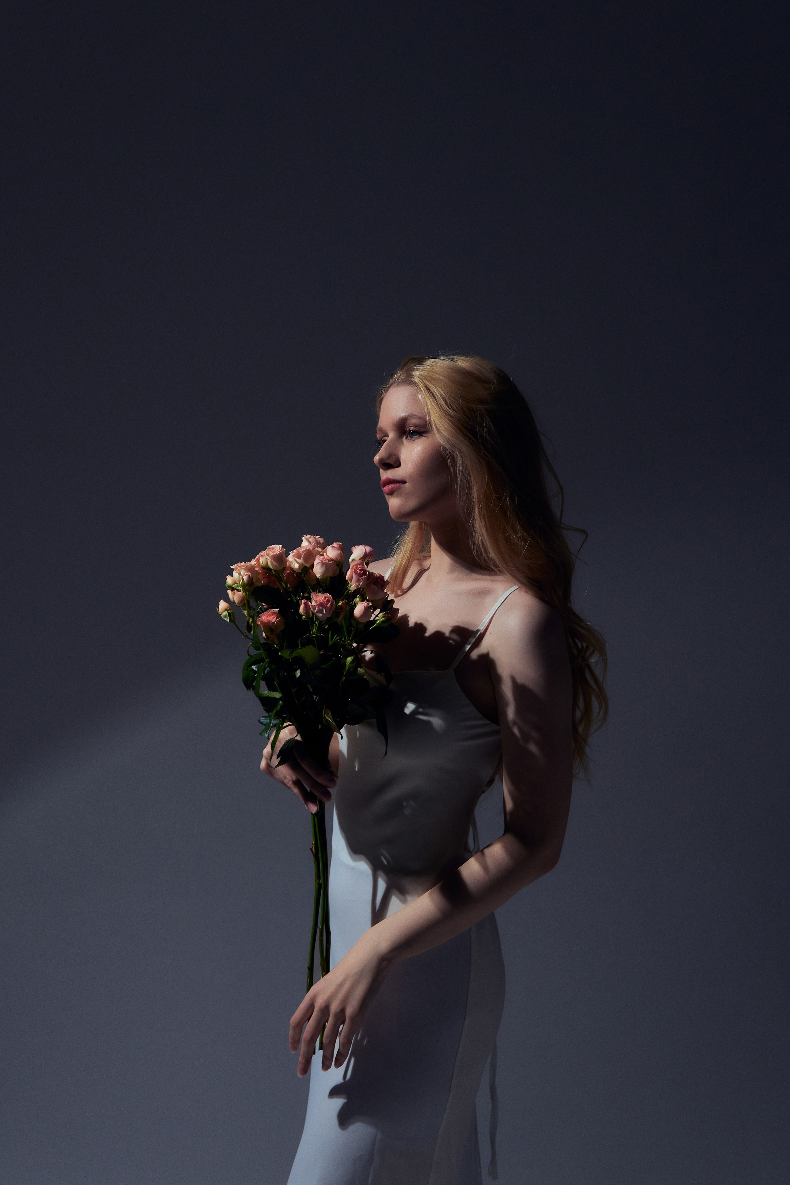 Нежная и дерзкая фотосессия в студии с девушкой блондинкой. Фотограф Наталья Воронина Москва