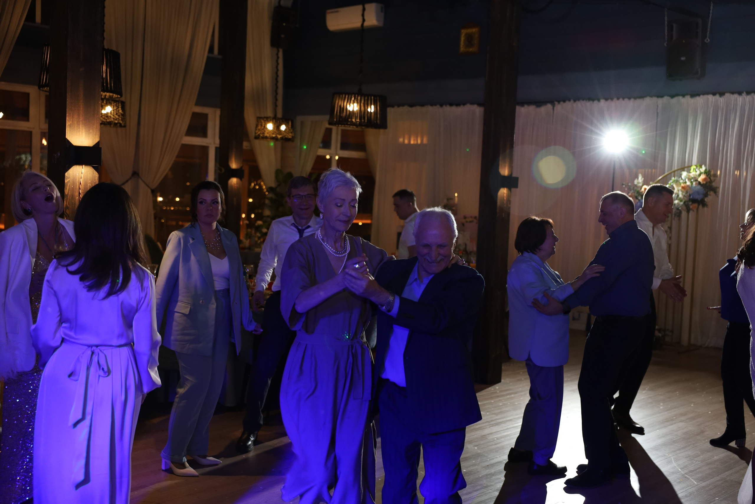 𝒜𝓇𝓉𝑒𝓂 & 𝐿𝓎𝓊𝓈𝓎𝒶 (𝓇𝑒𝓈𝓉𝒶𝓊𝓇𝒶𝓃𝓉). 𝑀𝑜𝓈𝒸𝑜𝓌. Свадебный фотограф в Санкт-Петербурге