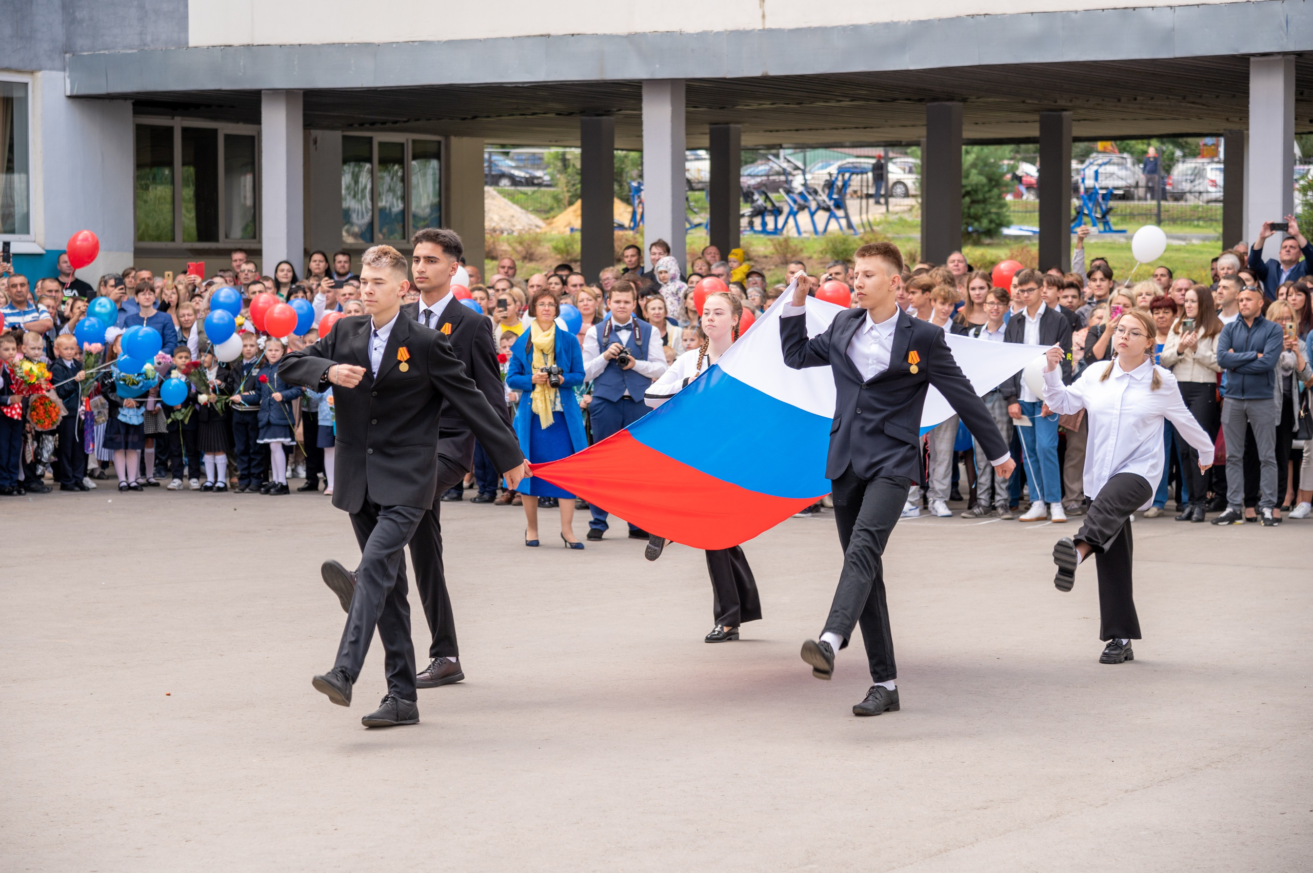 Школьная фотосессия в Туле. Портретный, семейный, свадебный фотограф. Бизнес, контент съёмка. Тула