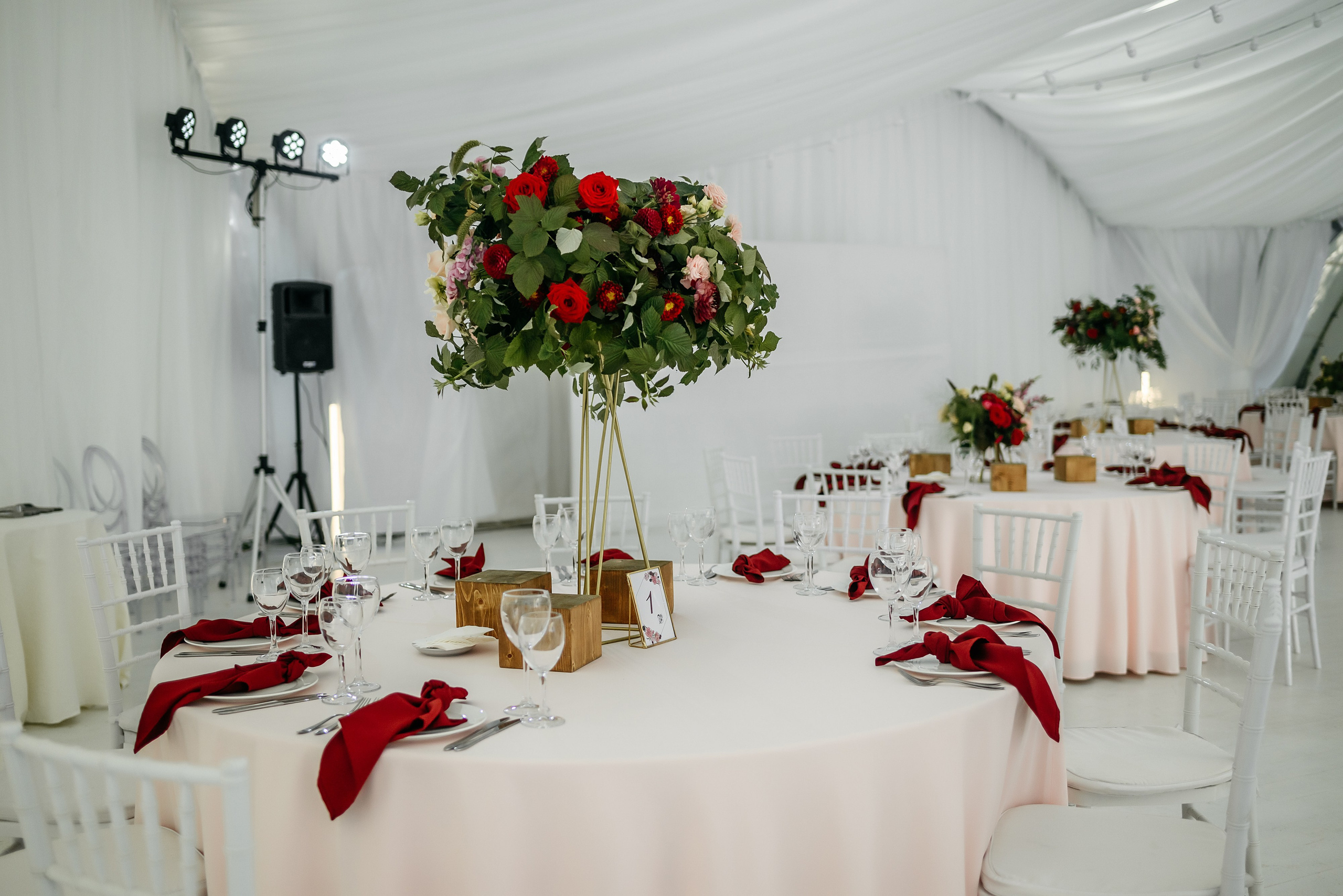 Свадьба в Лес event house. Kirillova Studio — мастерская декора и событий Юли Кирилловой