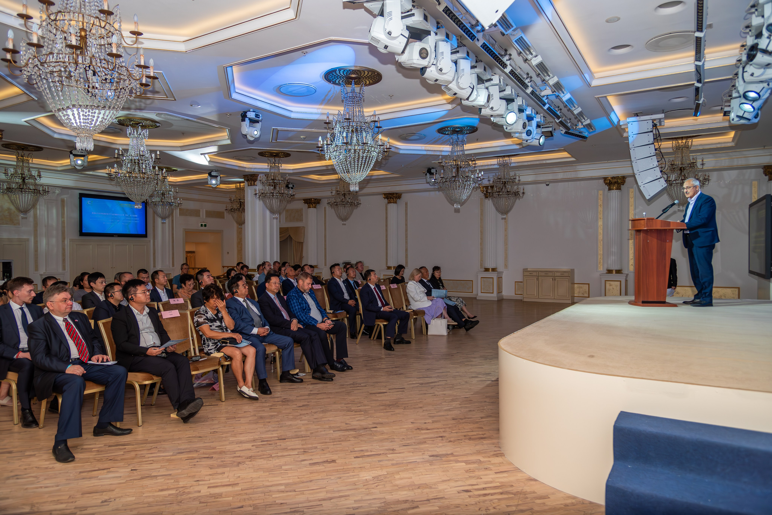 Репортажный фотограф на Бизнес Конференцию,  г.Москва,. Интерьерный & Репортажный фотограф Озеров Денис, г. Москва