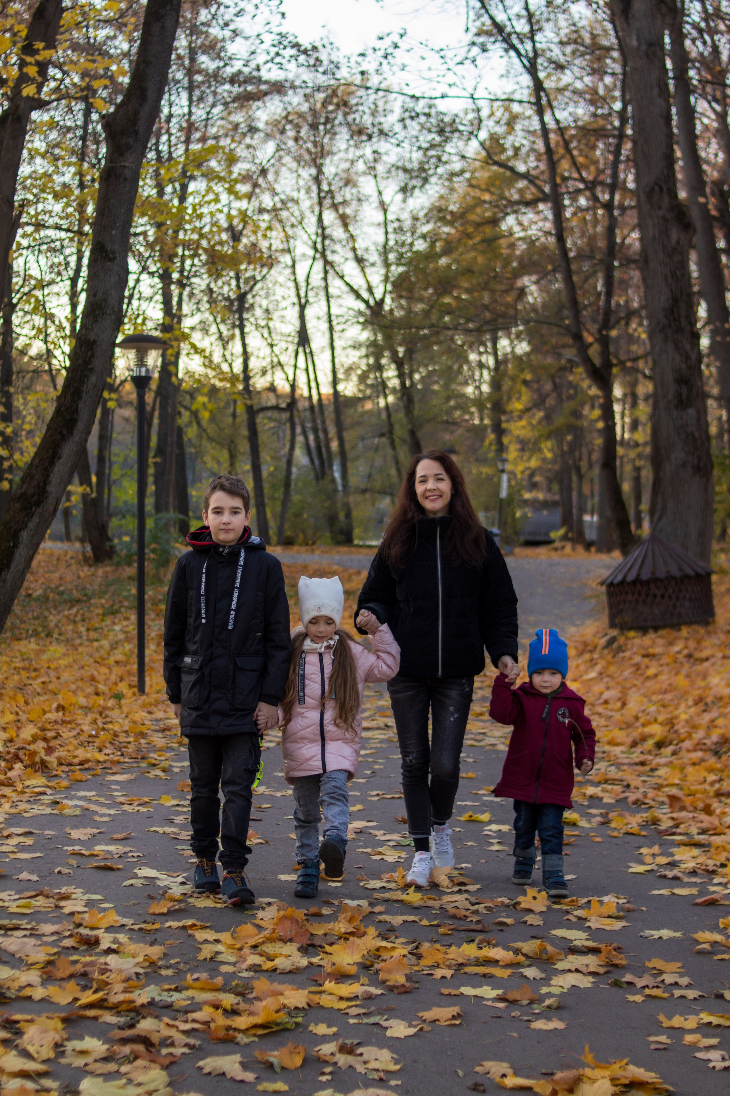 Мария с детишками в парк-отеле «Воздвиженское». Фотограф в Серпухове Наталья Руденко