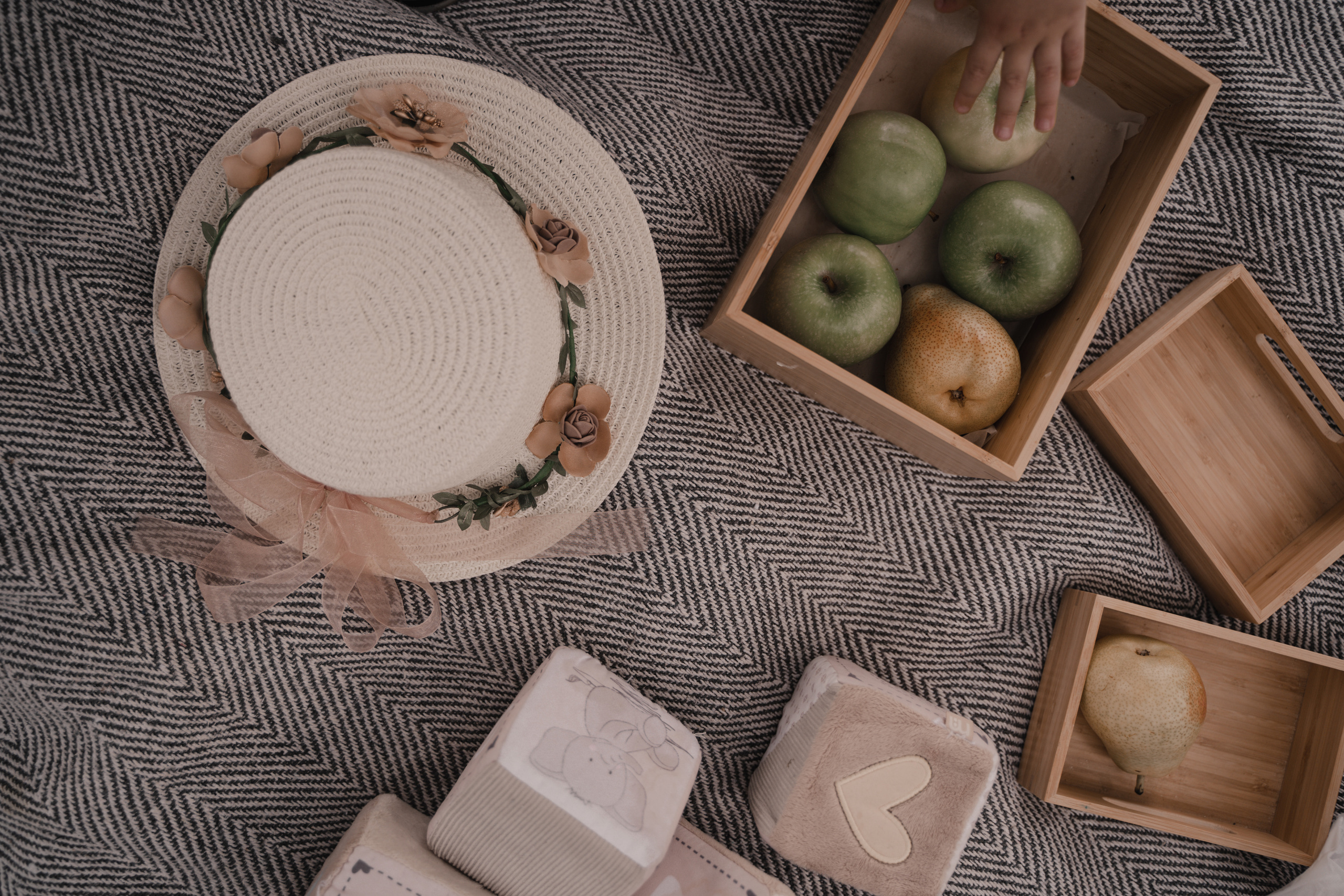 Little cutie. Wedding & engagement photographer in Seattle, WA. Tania Maureira