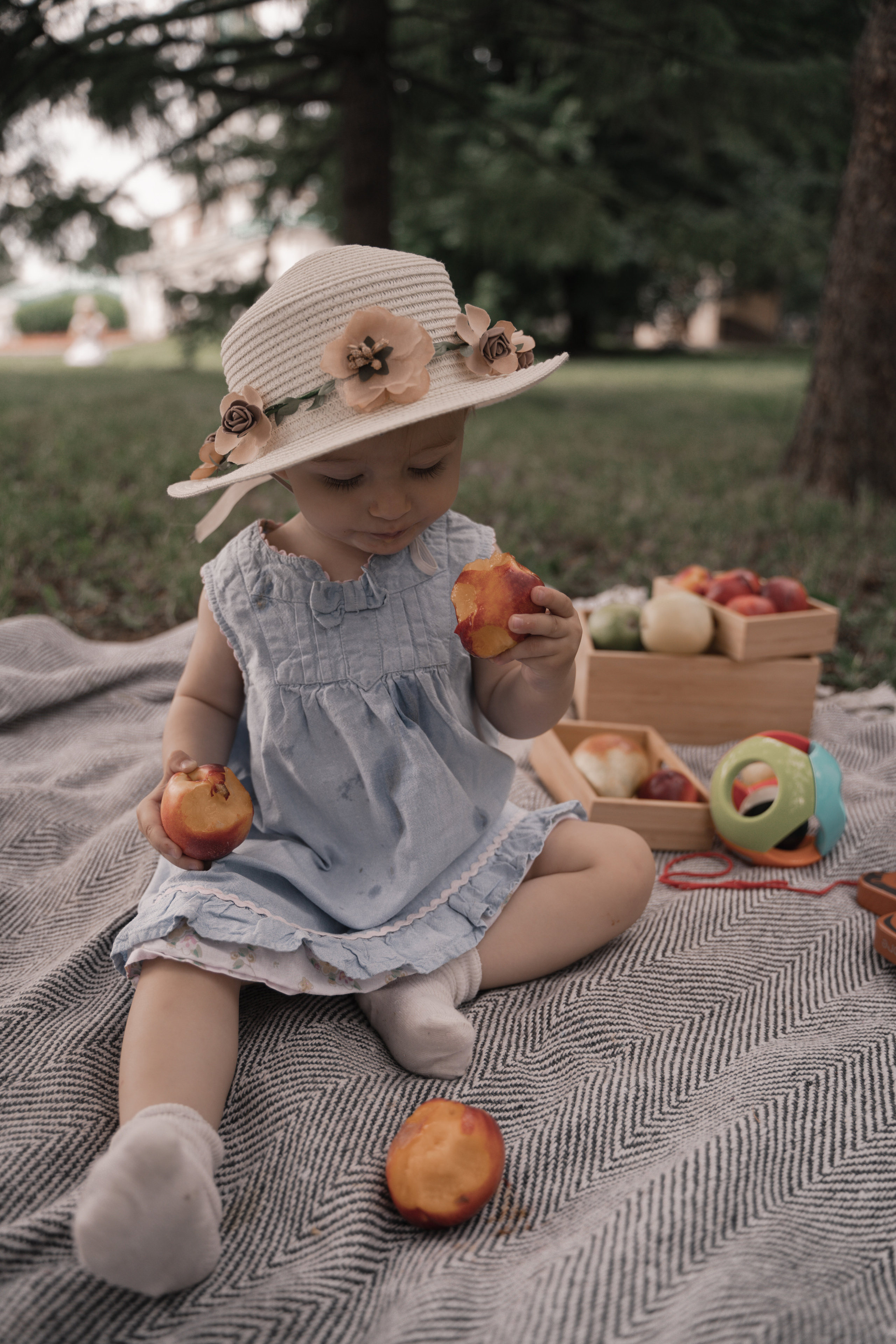 Little cutie. Wedding & engagement photographer in Seattle, WA. Tania Maureira