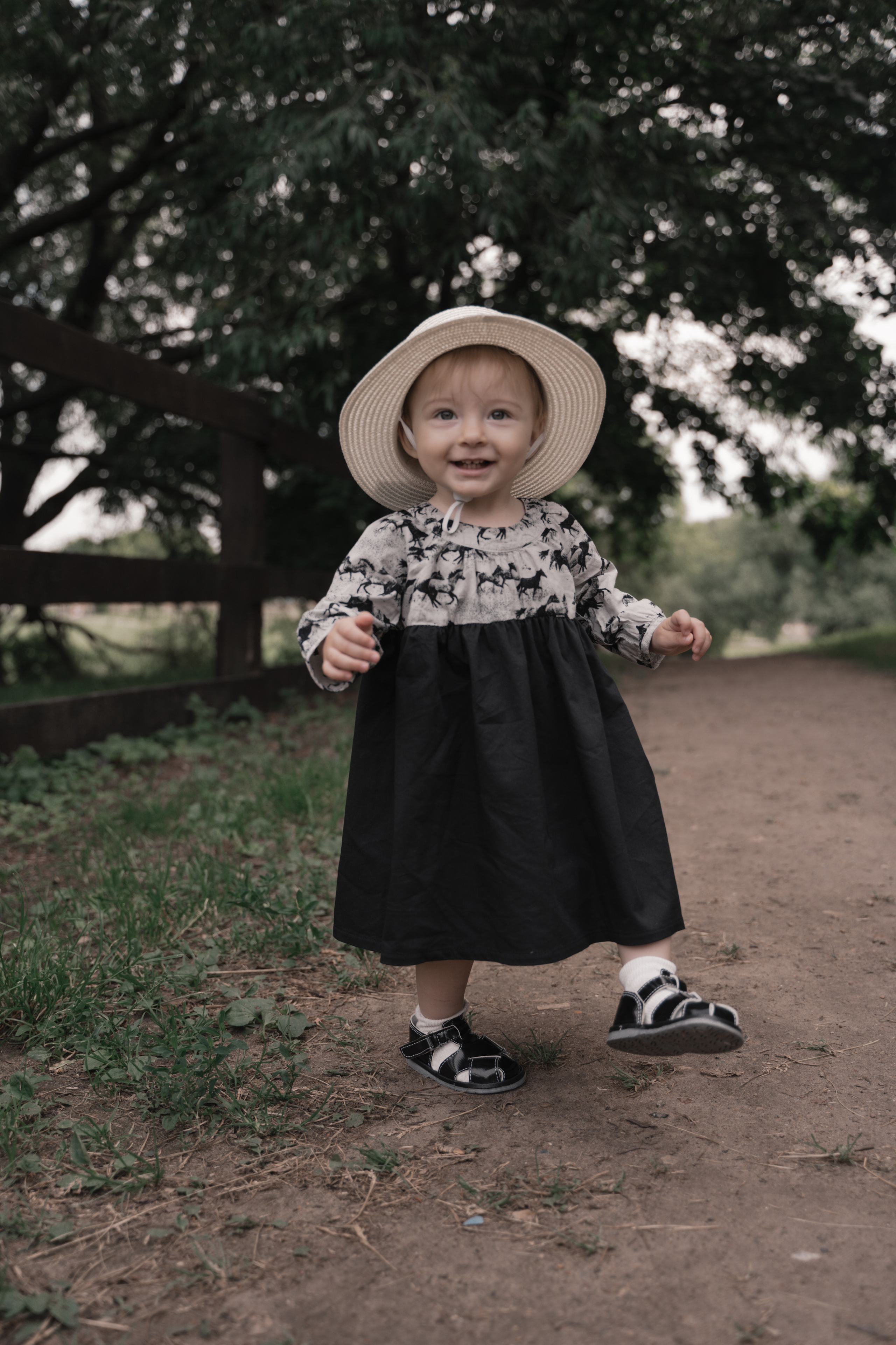 Little cutie. Wedding & engagement photographer in Seattle, WA. Tania Maureira