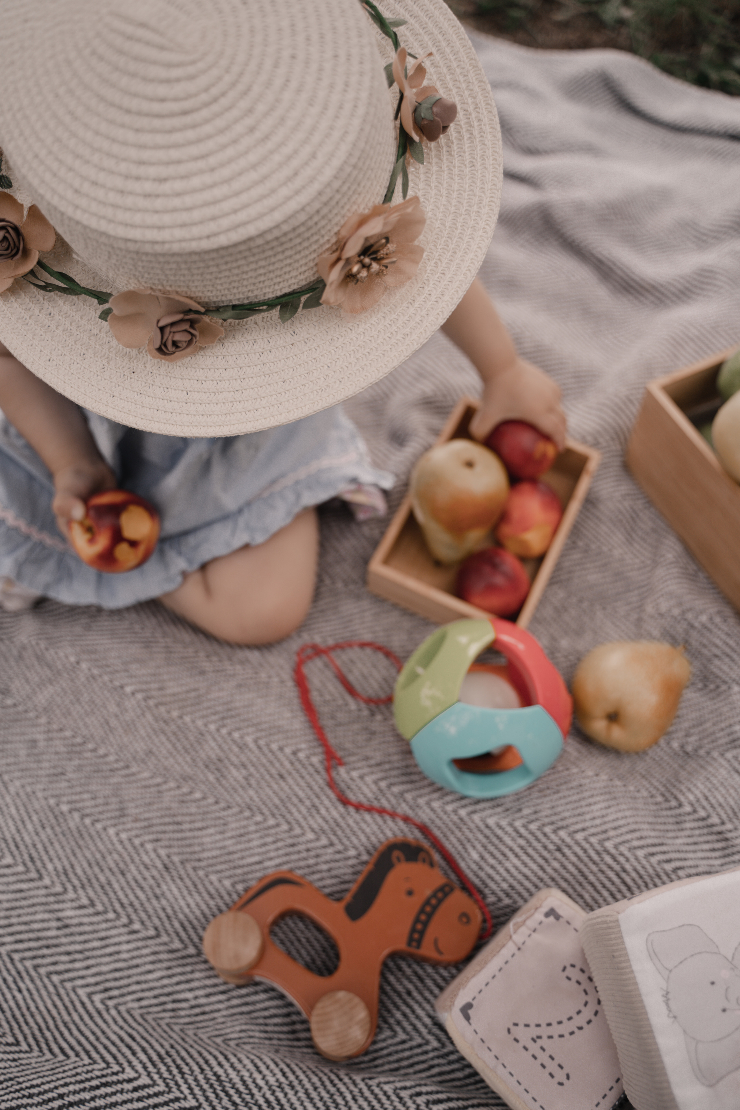 Little cutie. Wedding & engagement photographer in Seattle, WA. Tania Maureira