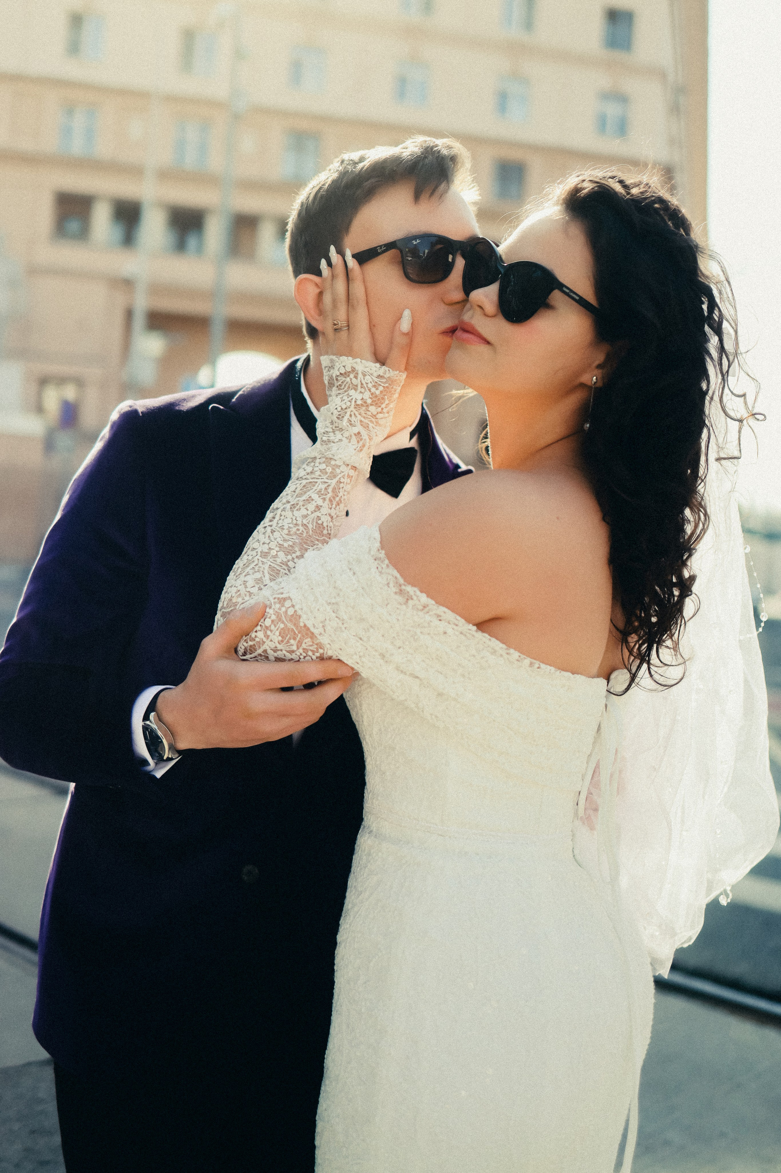 Илья и Науэль, прогулка и роспись в пространстве Yauza. Свадебный и портретный фотограф в Москве Кристина Золотова