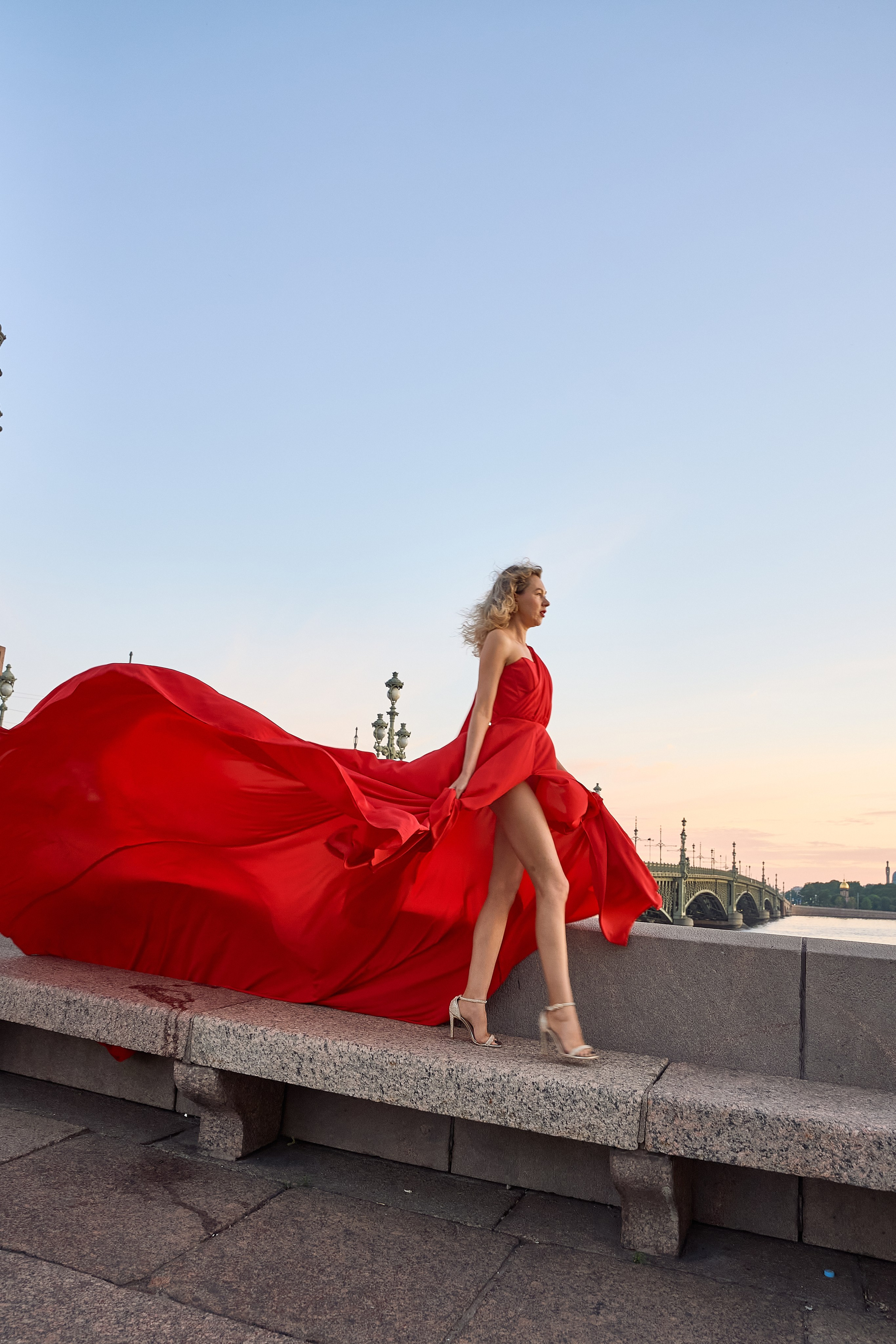 Antonina. Рассвет у Троицкого моста✨. Фотограф Natalya Litvinova