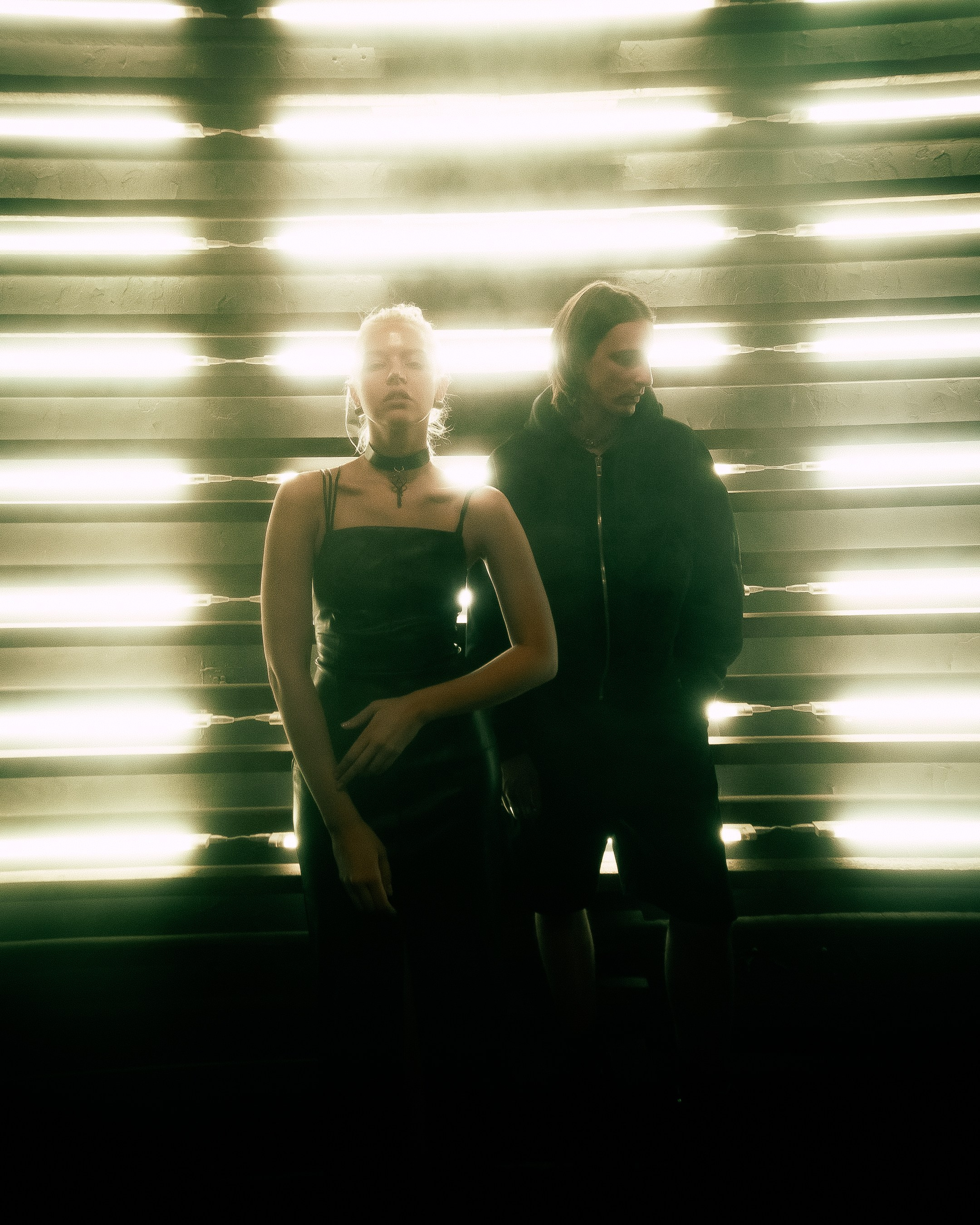 Coppia di ripresa. Fotografo a Mosca con un’atmosfera notturna di foto