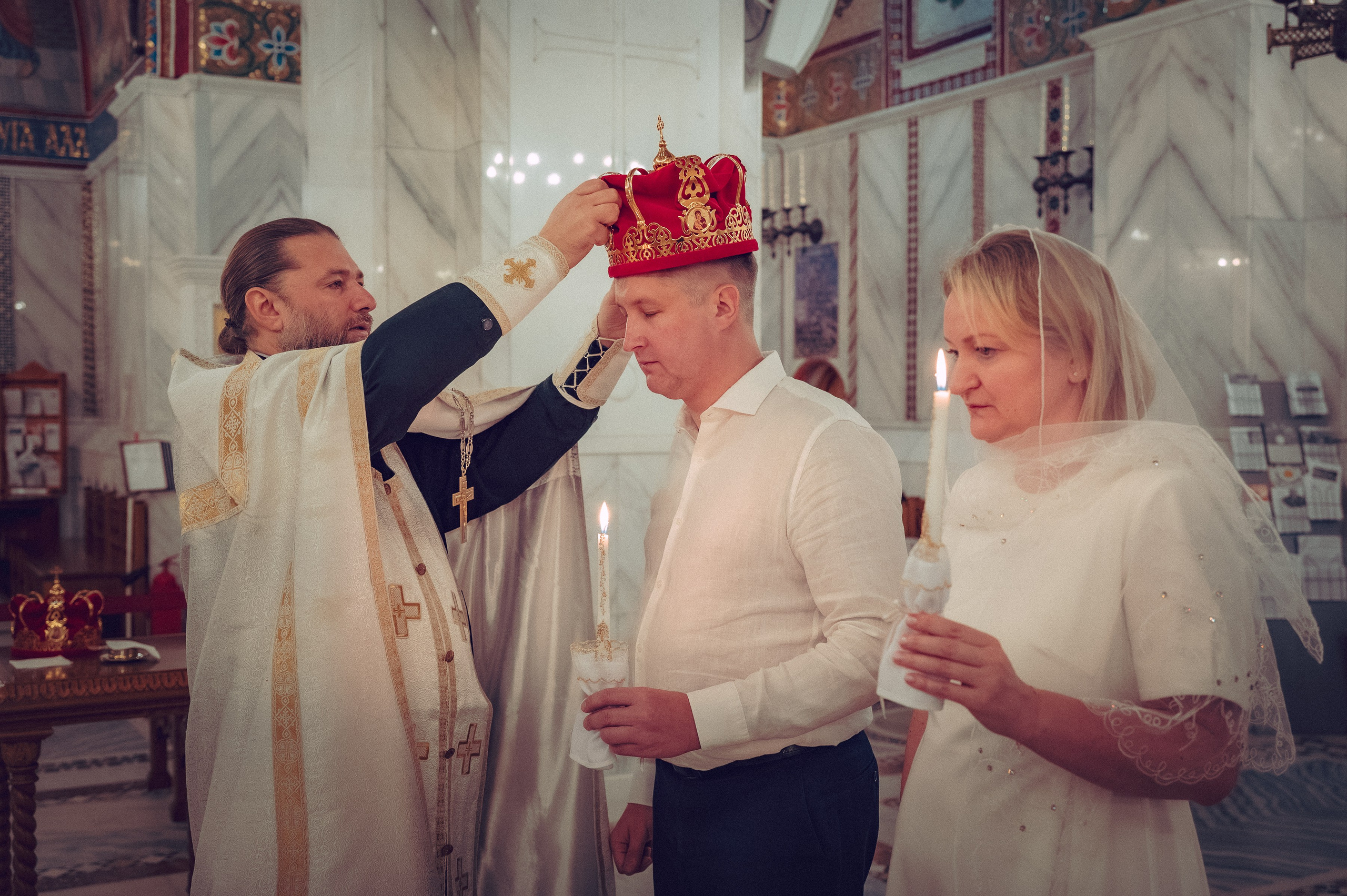 Венчание Ильи и Евгении в Храме Покрова Пресвятой Богородицы в Ясенево. Семейный фотограф Руслан Каримов Одинцово Москва