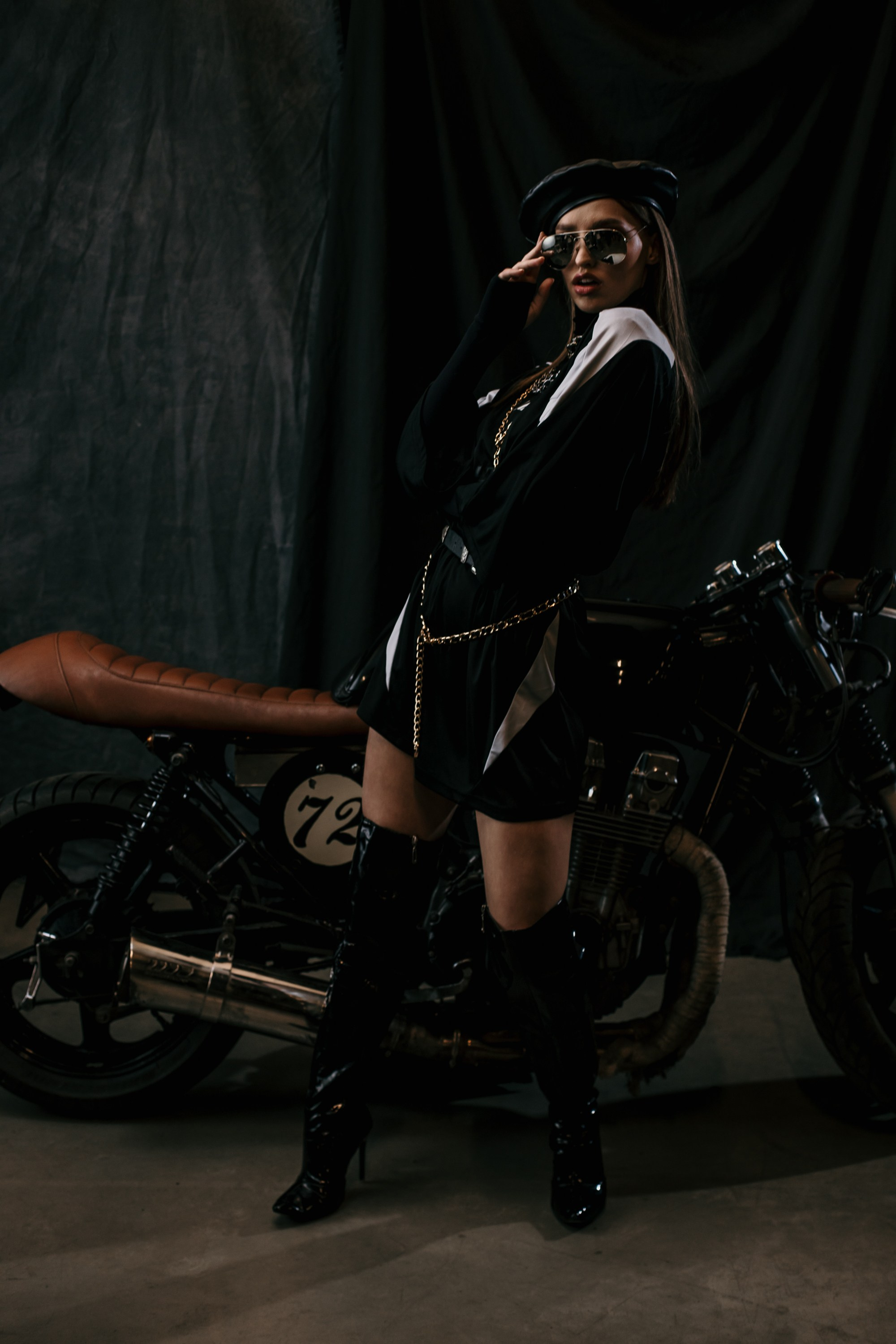 Девушки-байкеры — Фотосессия с мотоциклом в Питере. Свадебный, семейный, портретный, репортажный фотограф в Санкт-Петербурге