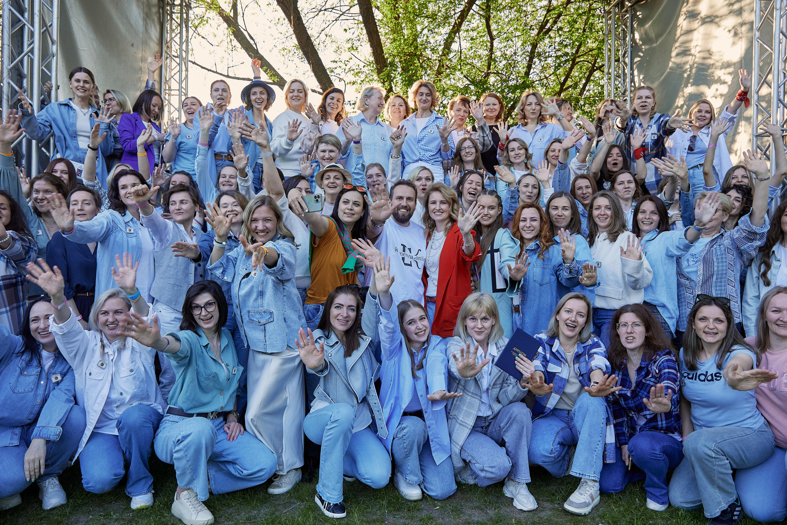 Выпускной Karneeva.online 2024. Репортажный и семейный фотограф Ухова Наталья в Москве