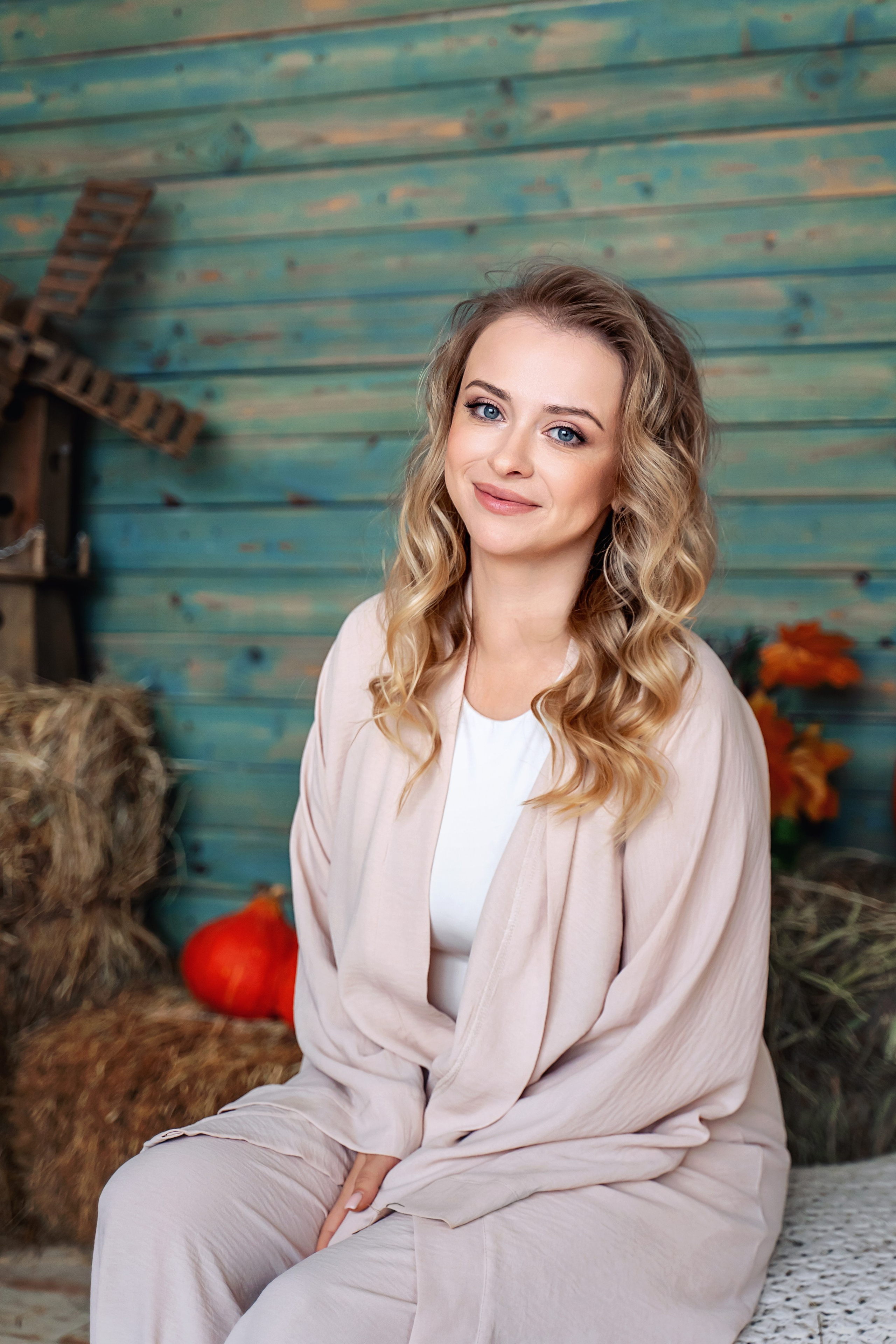 Семейная съемка с кроликами в студии. Фотограф \ Видеограф на Крещение, Венчание Москва| Семейные съемки