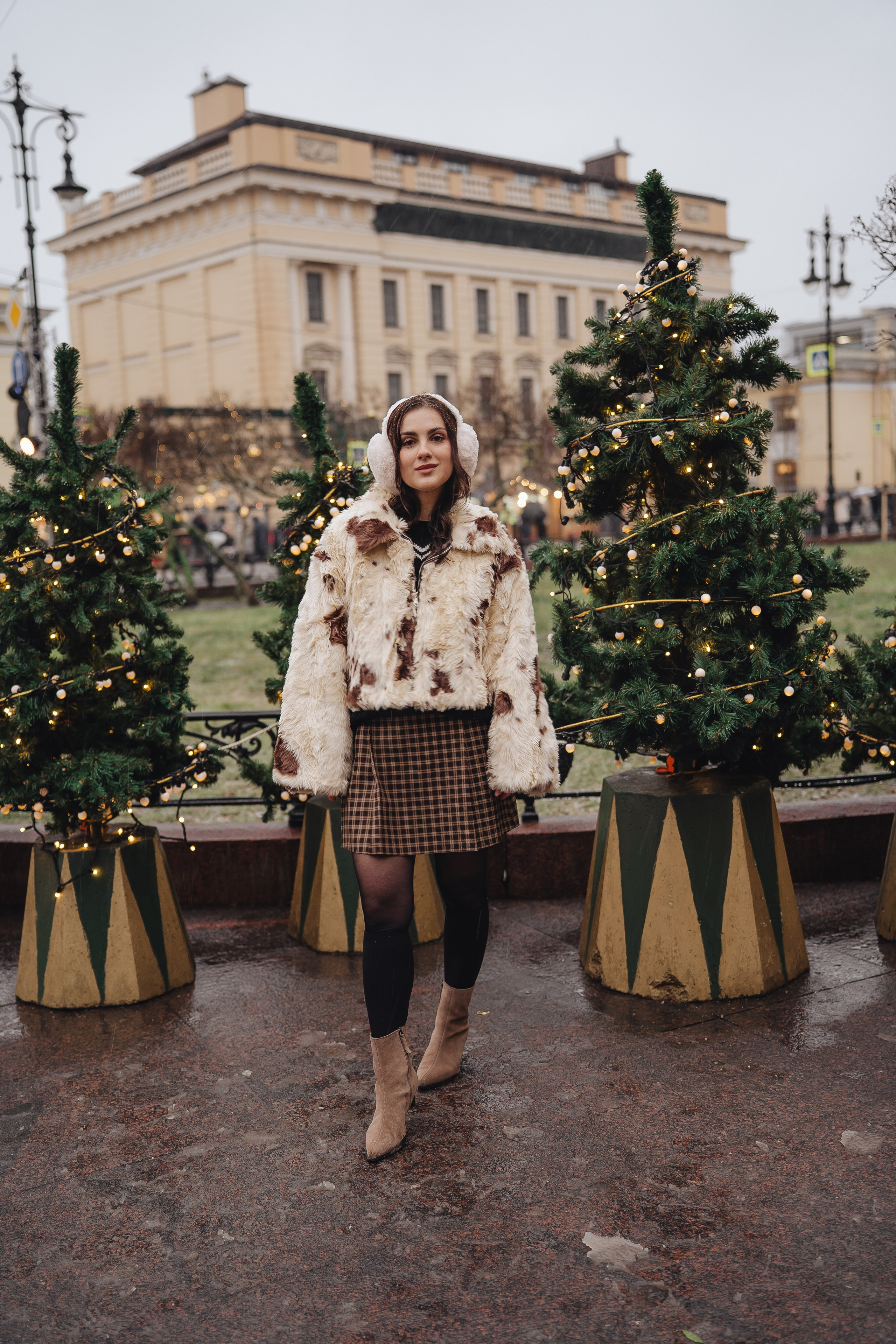 ПРОГУЛКА НА МАНЕЖНОЙ ПЛОЩАДИ ДЛЯ ДЕВУШКИ ПЕРЕД НОВЫМ ГОДОМ (НОВОГОДНЯЯ ФОТОСЕССИИЯ НА МАНЕЖНОЙ ПЛОЩАДИ). Профессиональный фотограф, Санкт-Петербург — Виктория Богомолова