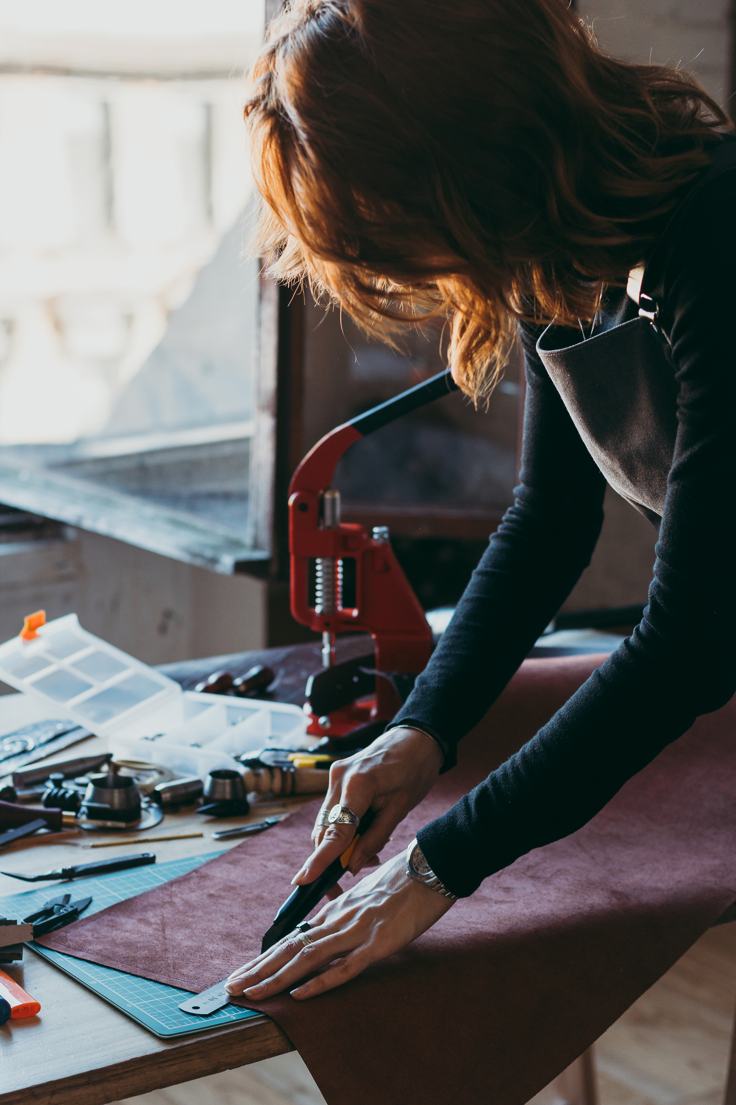 Съёмка мастера кожевенного дела. Ангелина. Август 2020. Санкт-Петербург. Ваш персональный фотограф в Волжском Мария Морозова