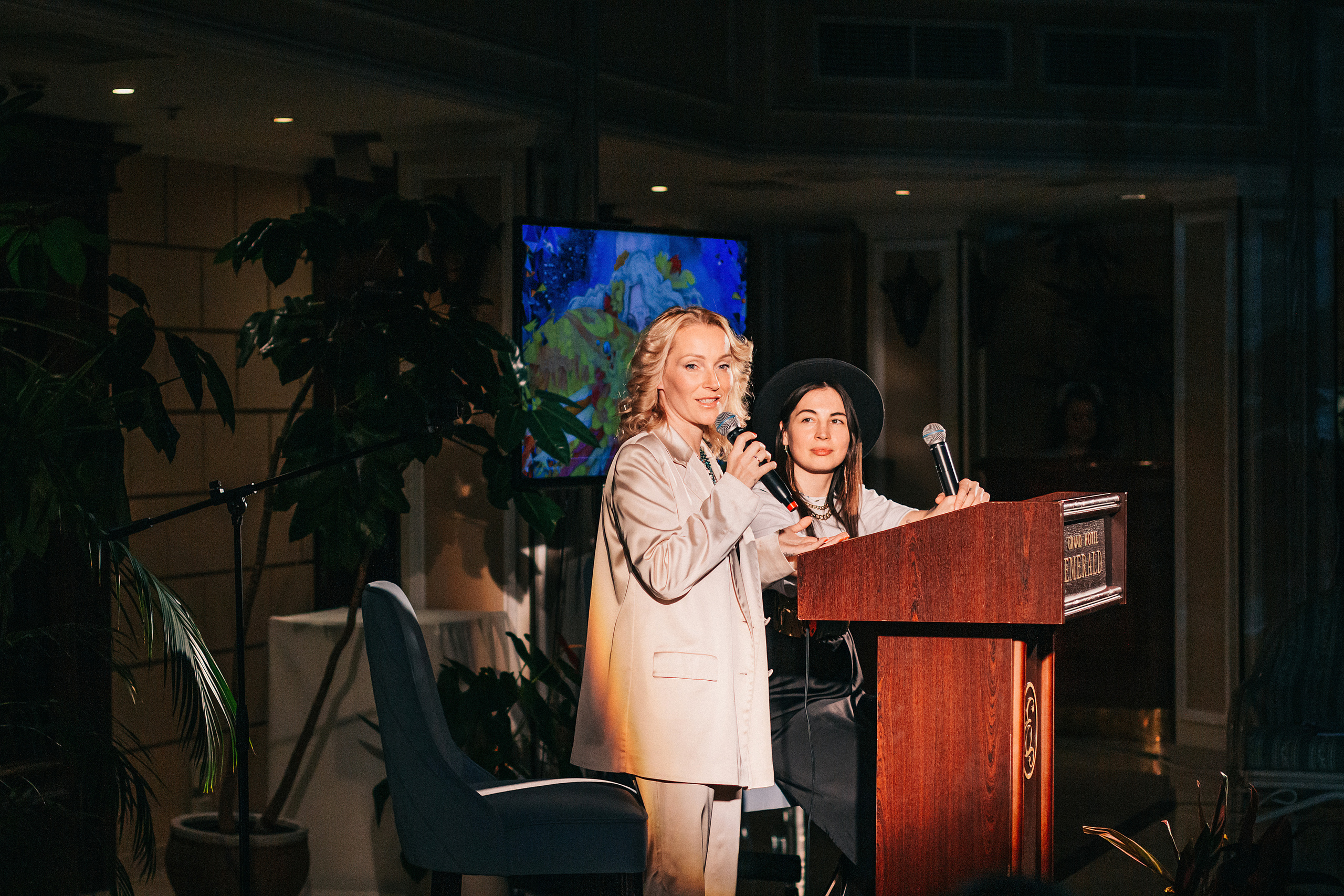 Презентация книги Юлии Чай «Новая я». 09 марта 2022. Санкт-Петербург. Ваш персональный фотограф в Волжском Мария Морозова