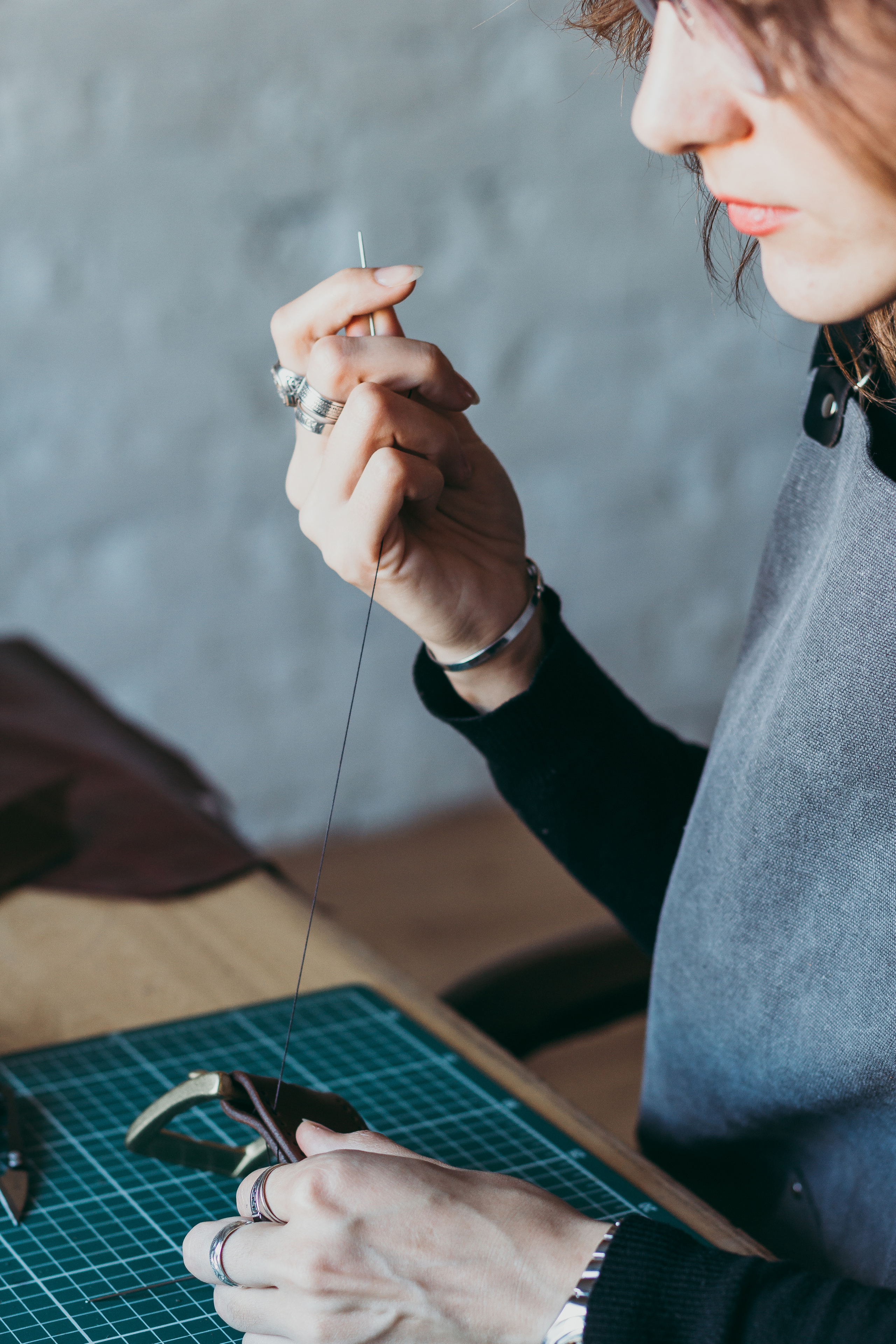 Съёмка мастера кожевенного дела. Ангелина. Август 2020. Санкт-Петербург. Ваш персональный фотограф в Волжском Мария Морозова