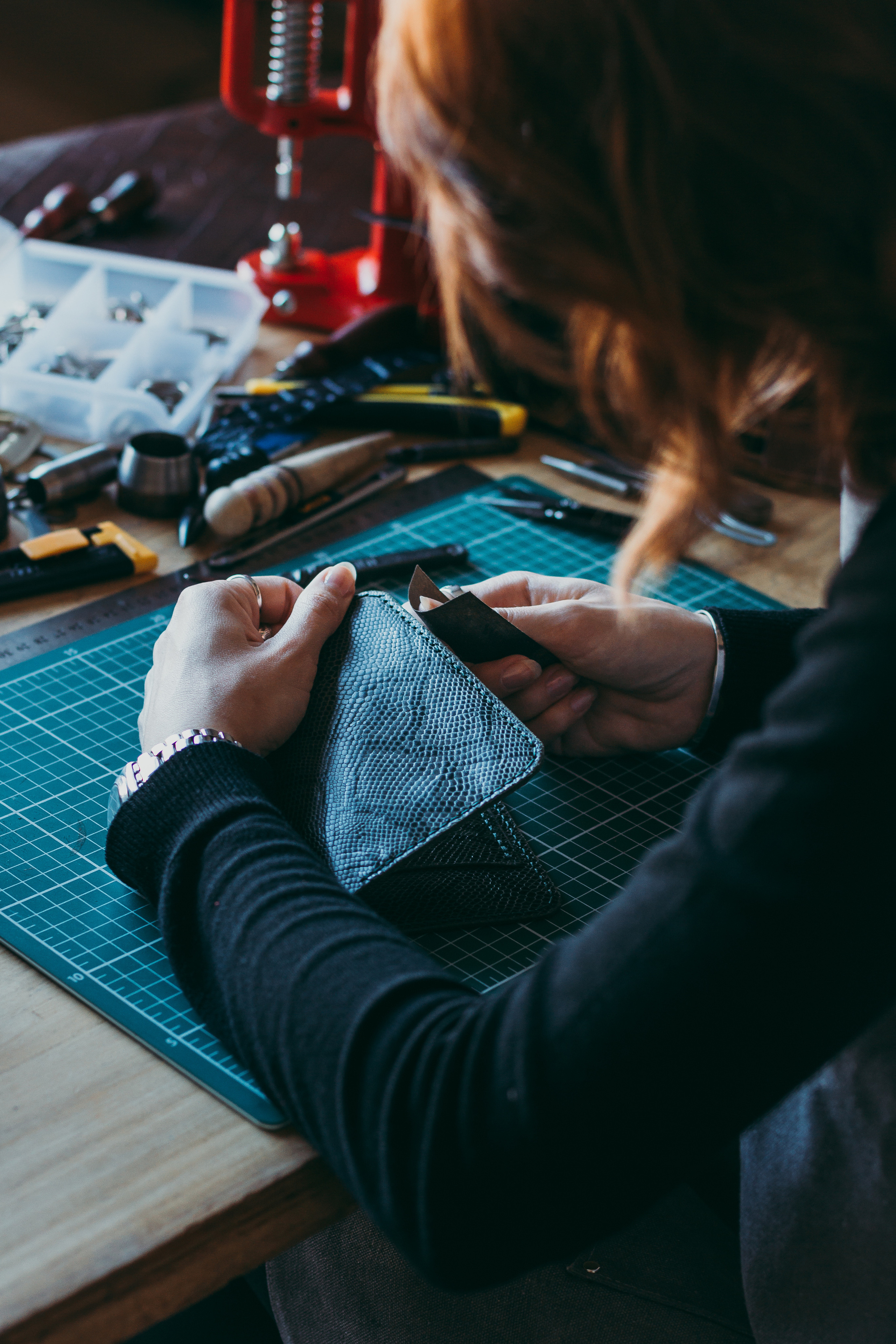 Съёмка мастера кожевенного дела. Ангелина. Август 2020. Санкт-Петербург. Ваш персональный фотограф в Волжском Мария Морозова