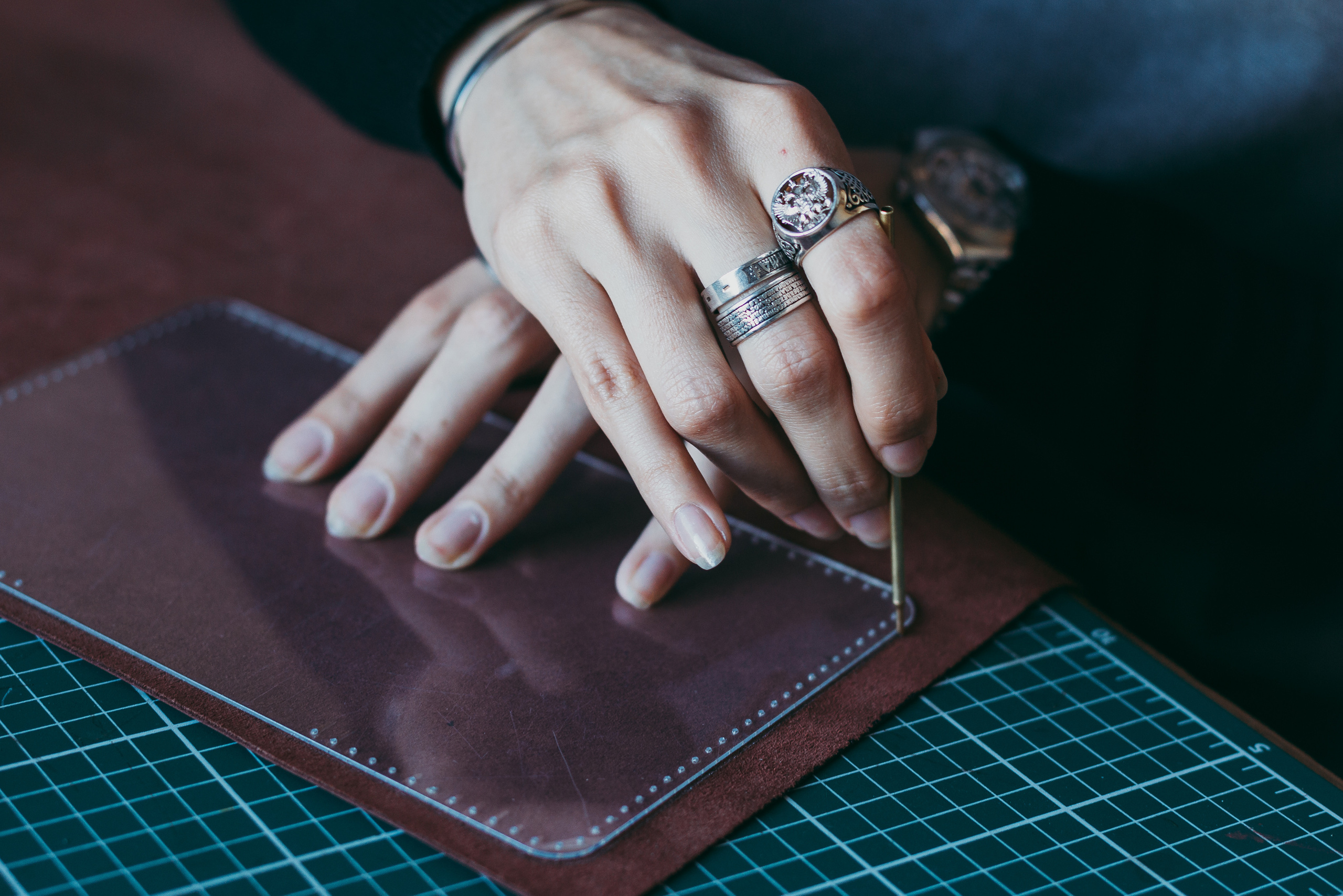 Съёмка мастера кожевенного дела. Ангелина. Август 2020. Санкт-Петербург. Ваш персональный фотограф в Волжском Мария Морозова