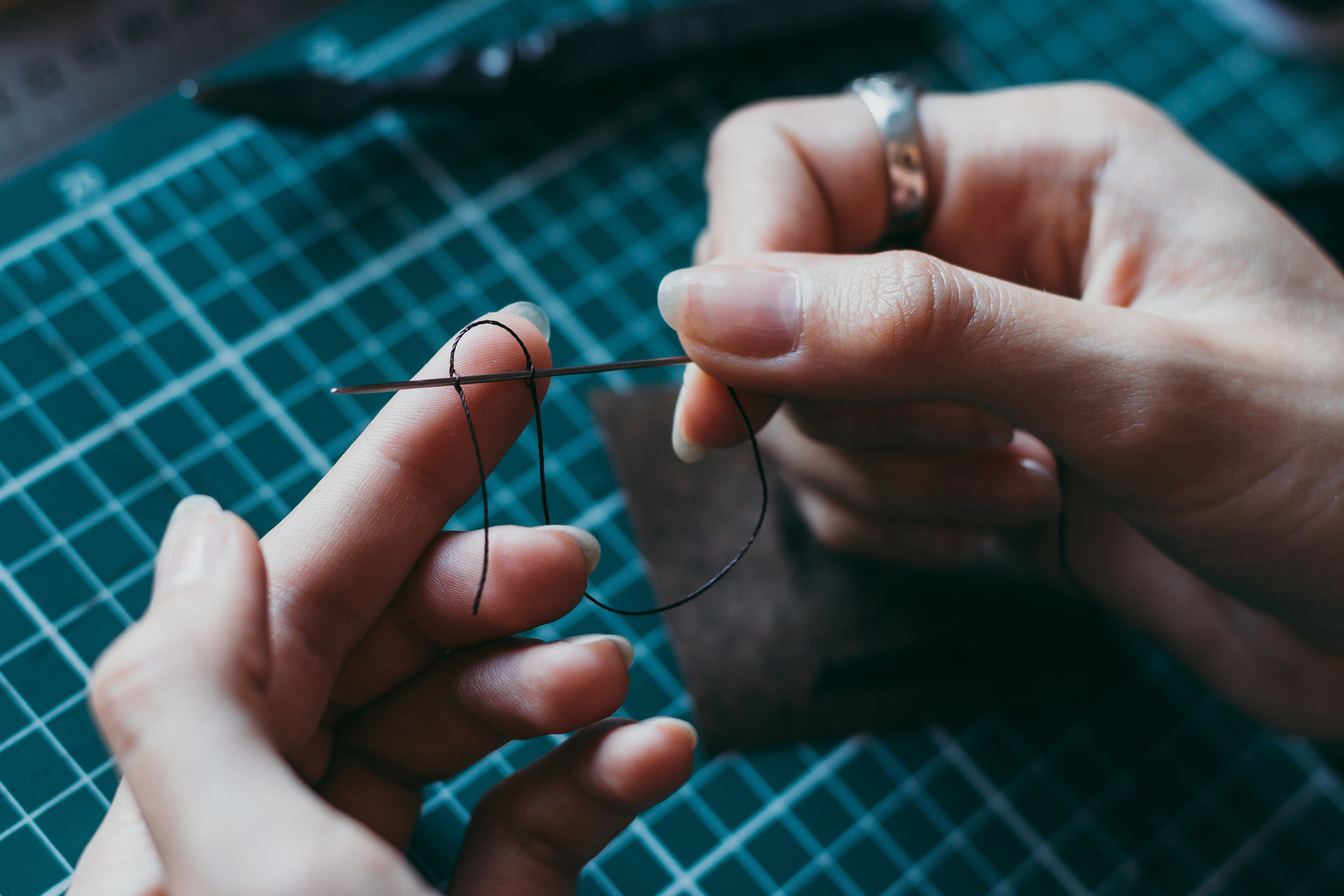 Съёмка мастера кожевенного дела. Ангелина. Август 2020. Санкт-Петербург. Ваш персональный фотограф в Волжском Мария Морозова