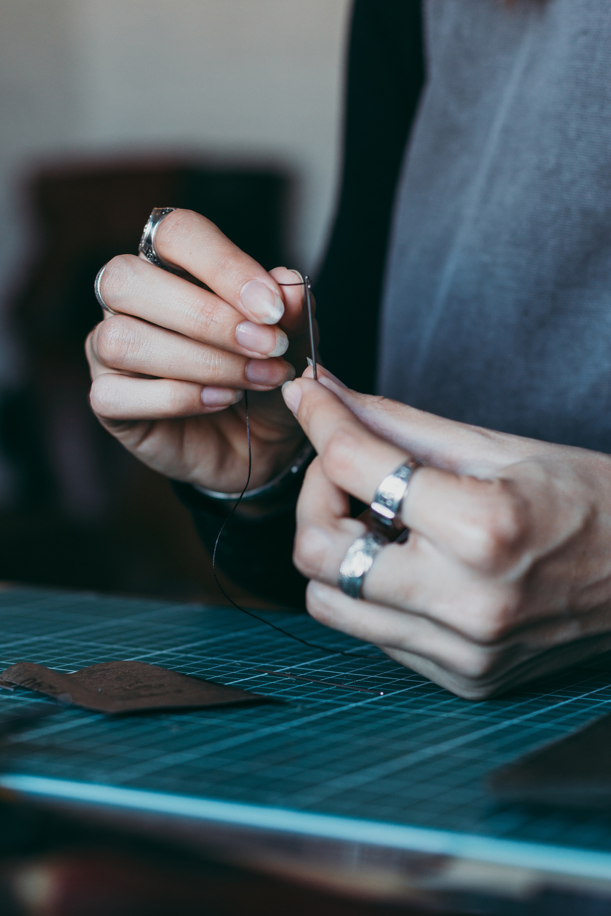 Съёмка мастера кожевенного дела. Ангелина. Август 2020. Санкт-Петербург. Ваш персональный фотограф в Волжском Мария Морозова