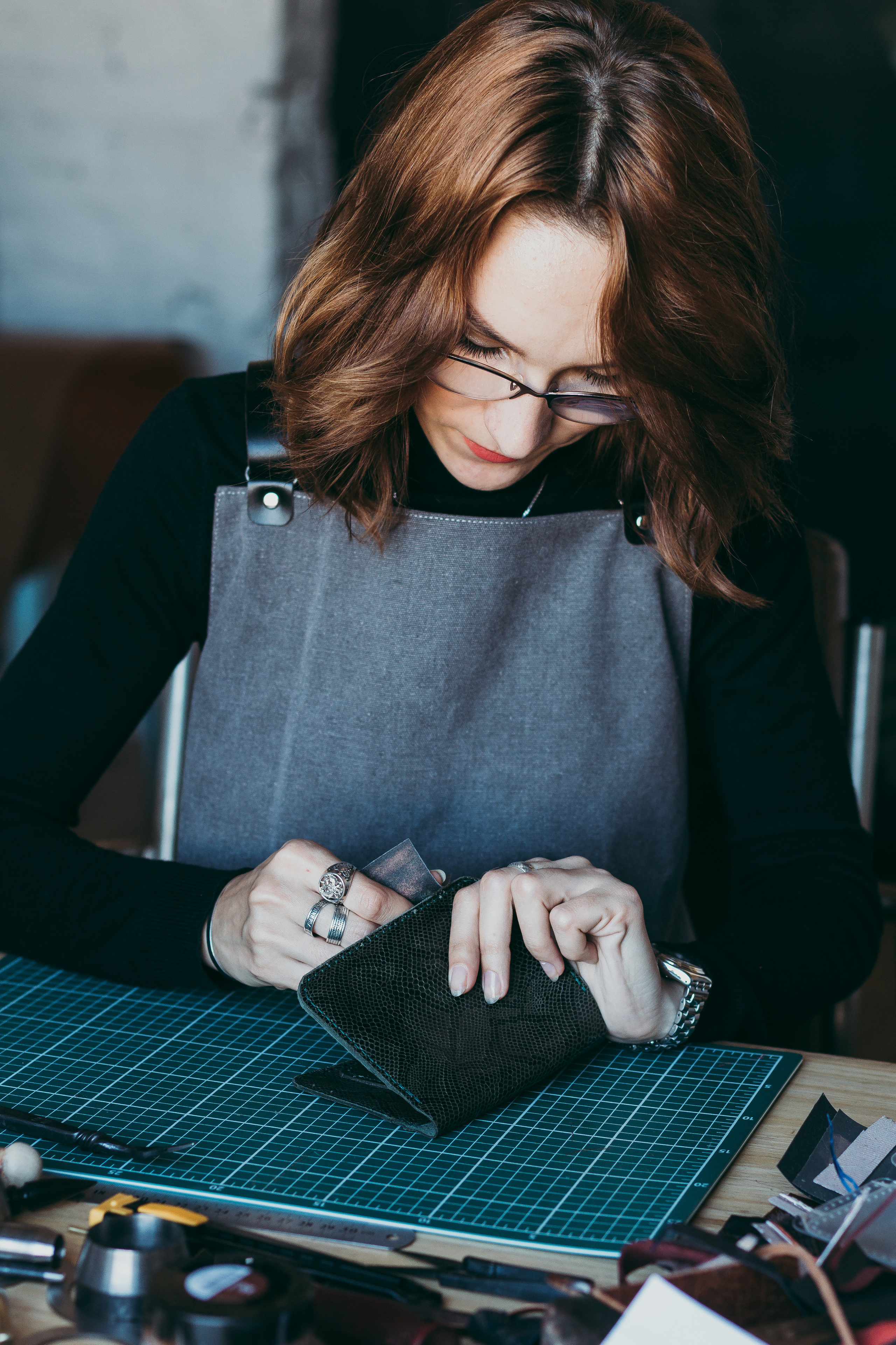 Съёмка мастера кожевенного дела. Ангелина. Август 2020. Санкт-Петербург. Ваш персональный фотограф в Волжском Мария Морозова