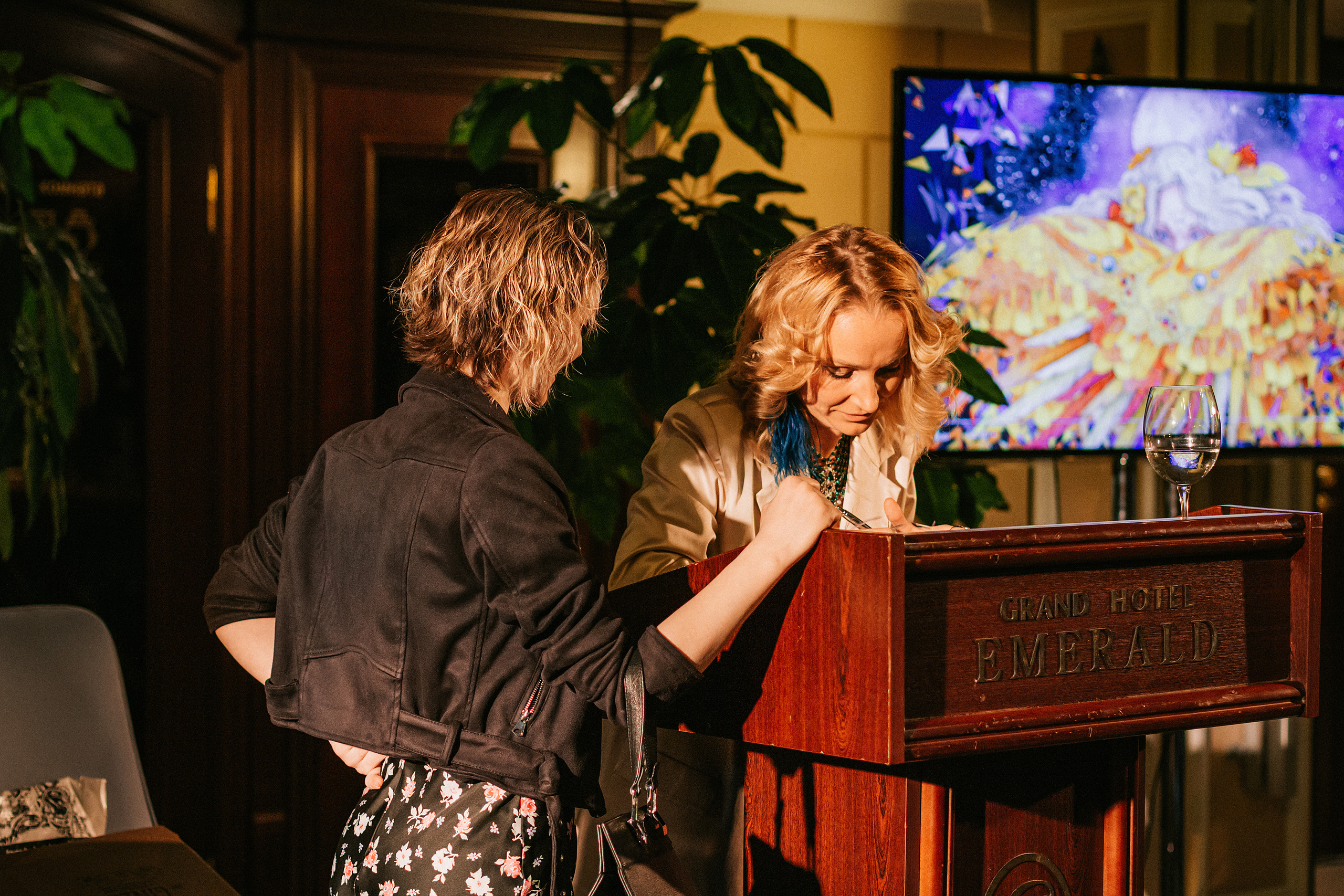 Презентация книги Юлии Чай «Новая я». 09 марта 2022. Санкт-Петербург. Ваш персональный фотограф в Волжском Мария Морозова