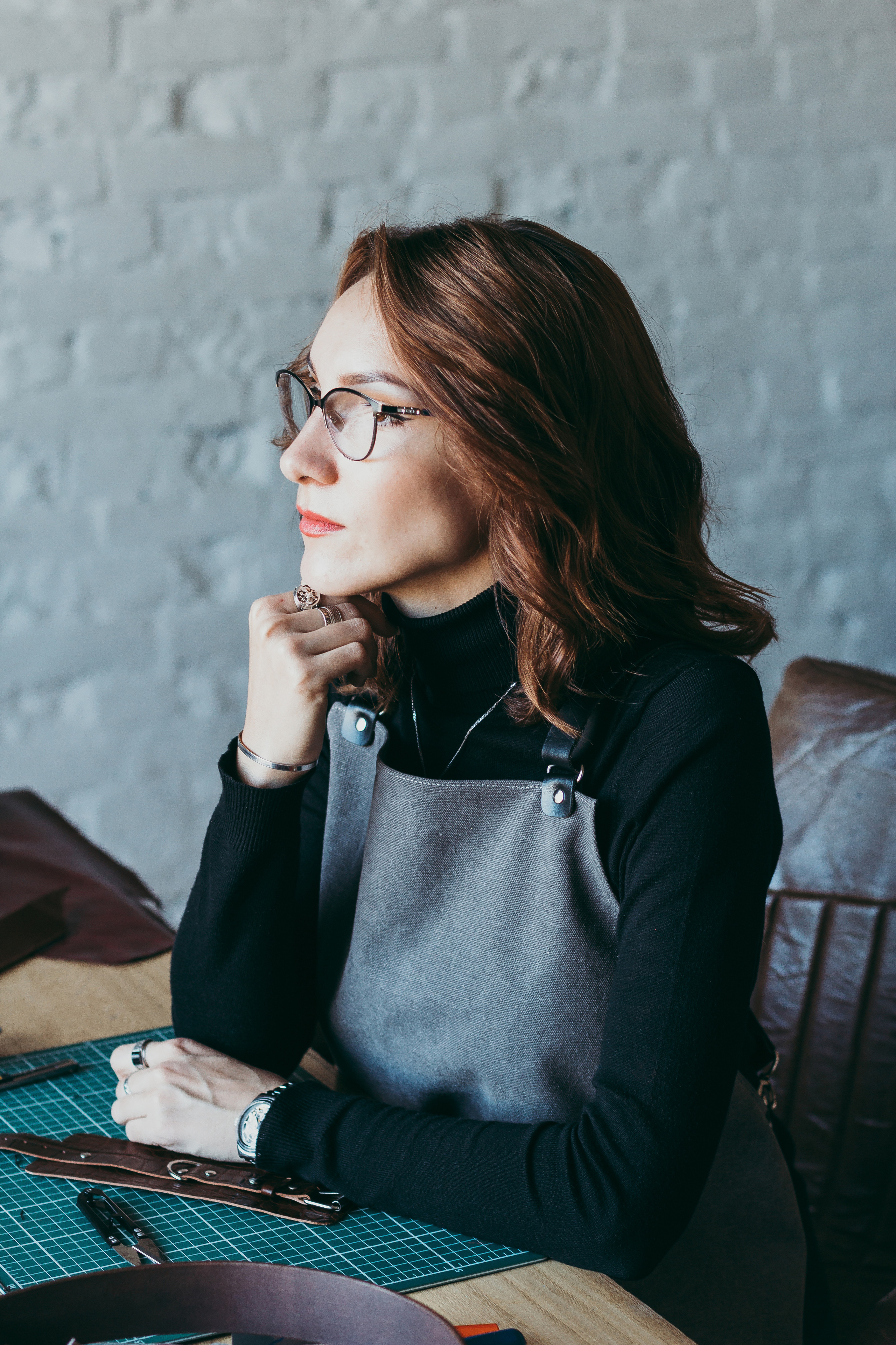 Съёмка мастера кожевенного дела. Ангелина. Август 2020. Санкт-Петербург. Ваш персональный фотограф в Волжском Мария Морозова