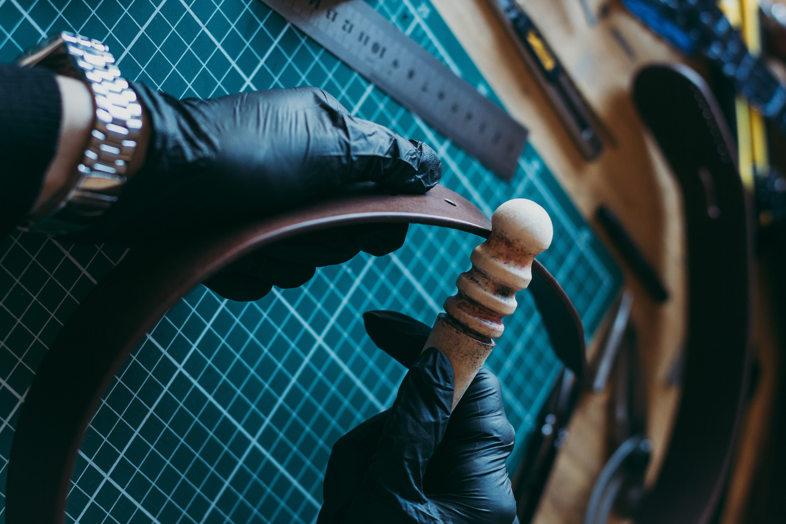 Съёмка мастера кожевенного дела. Ангелина. Август 2020. Санкт-Петербург. Ваш персональный фотограф в Волжском Мария Морозова