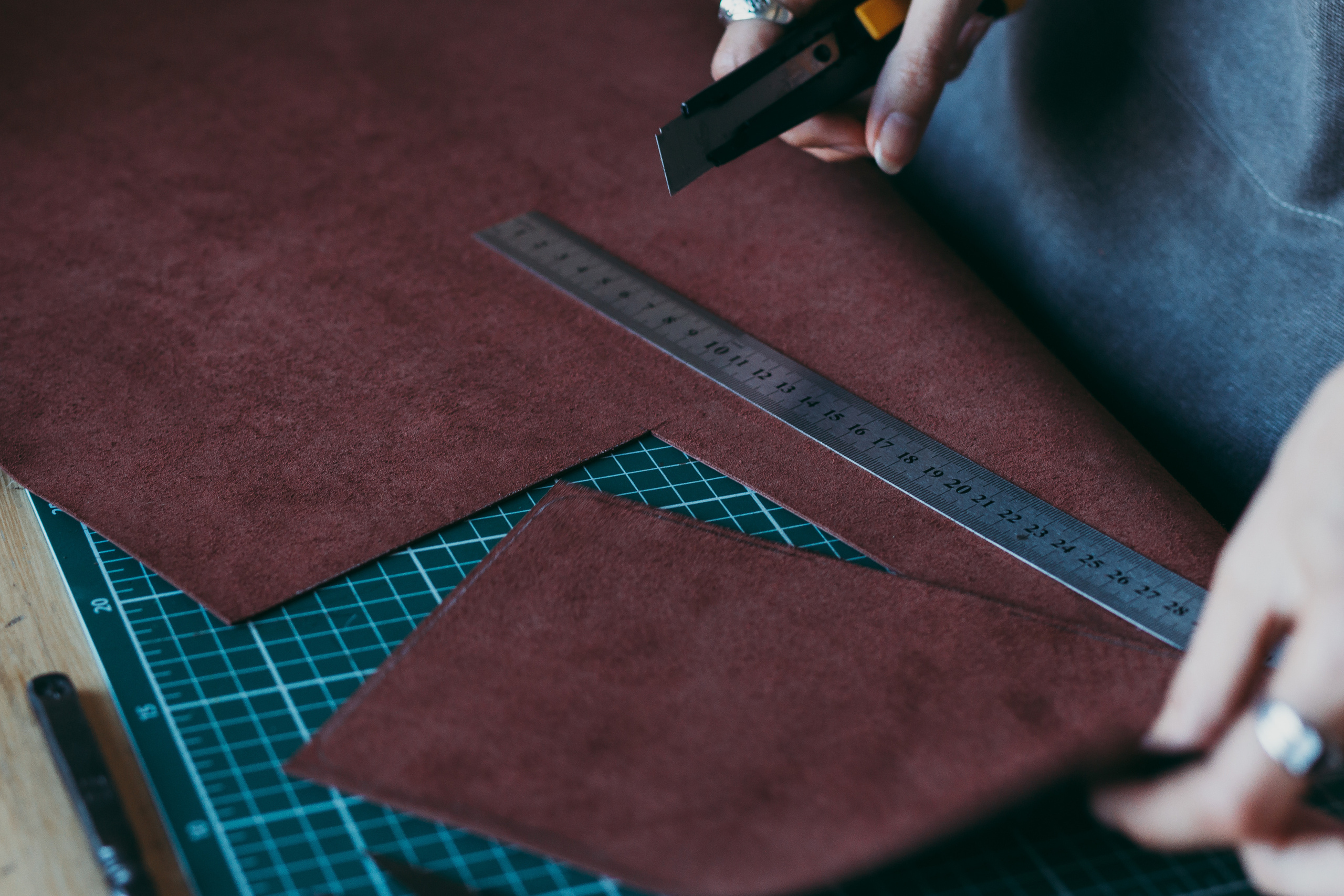 Съёмка мастера кожевенного дела. Ангелина. Август 2020. Санкт-Петербург. Ваш персональный фотограф в Волжском Мария Морозова