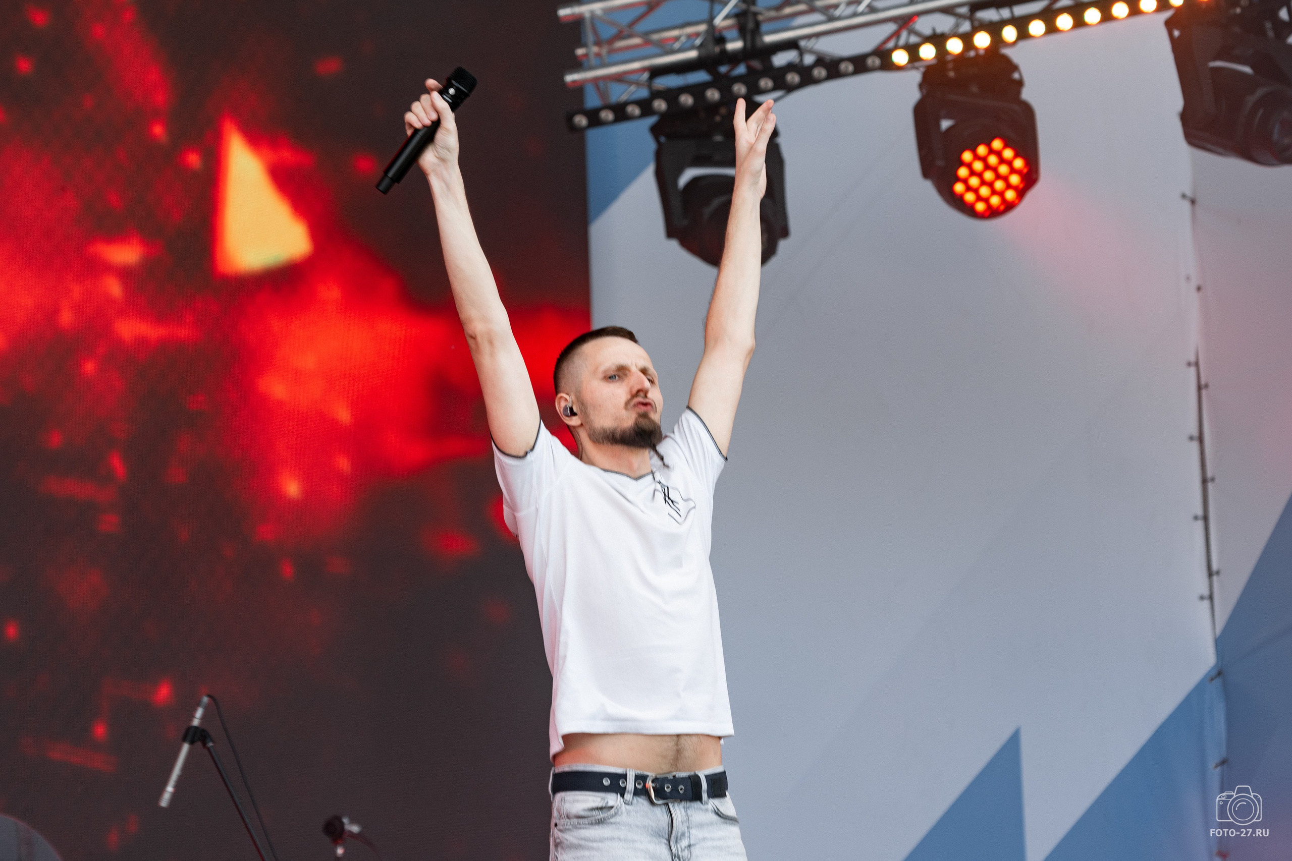 Антон Курдюмов фотограф в Хабаровске Рина Курдюмова фото27 foto27 Антон Дорофеев репортажный репортаж документалист Тони и Рина фотосоздатели ПаПаРоК Рок над Амуром 2024 фестиваль Хабаровск