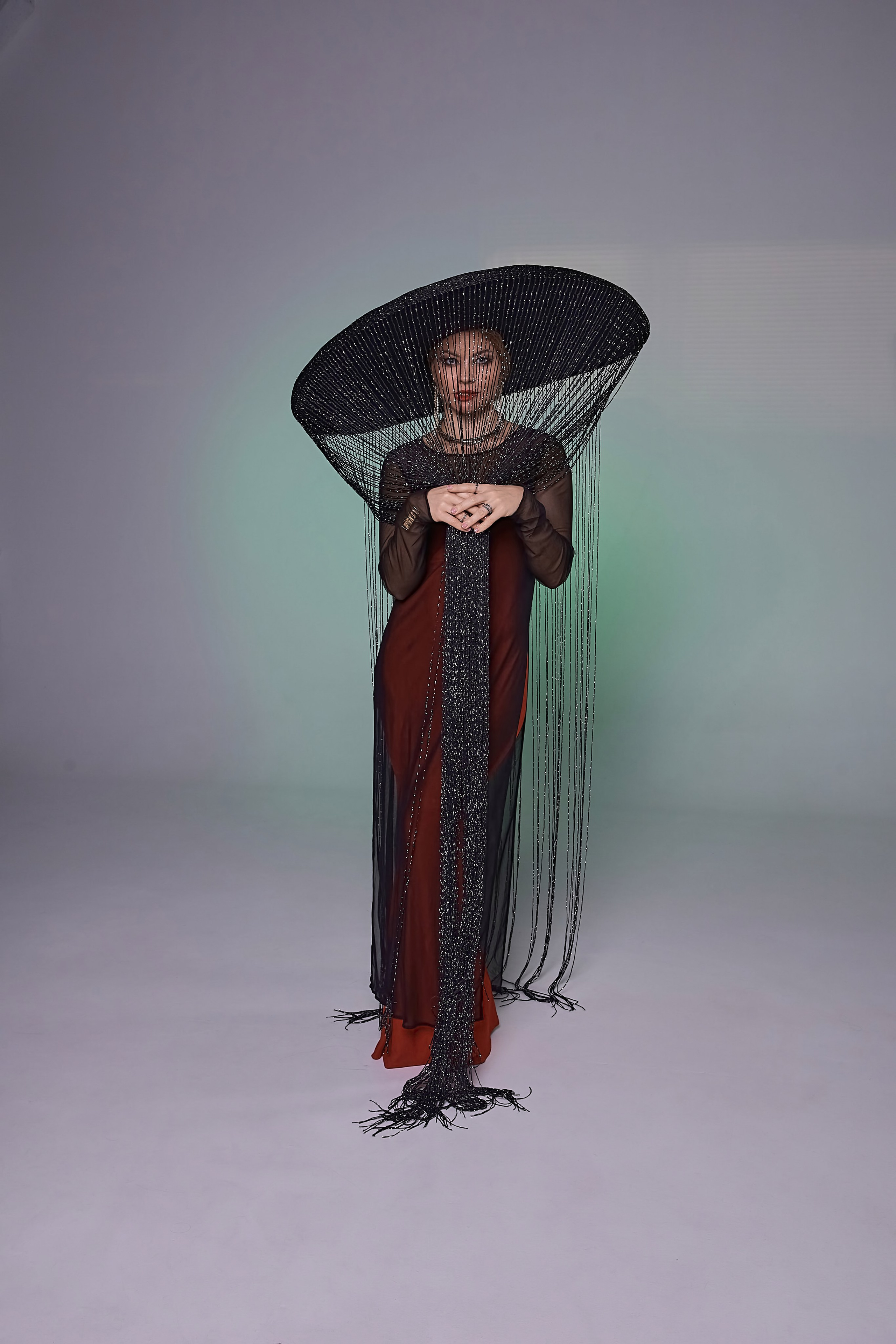 Портретная студийная фотосессия в шикарной шляпе. Семейный и свадебный фотограф в Краснодаре Михеева Светлана