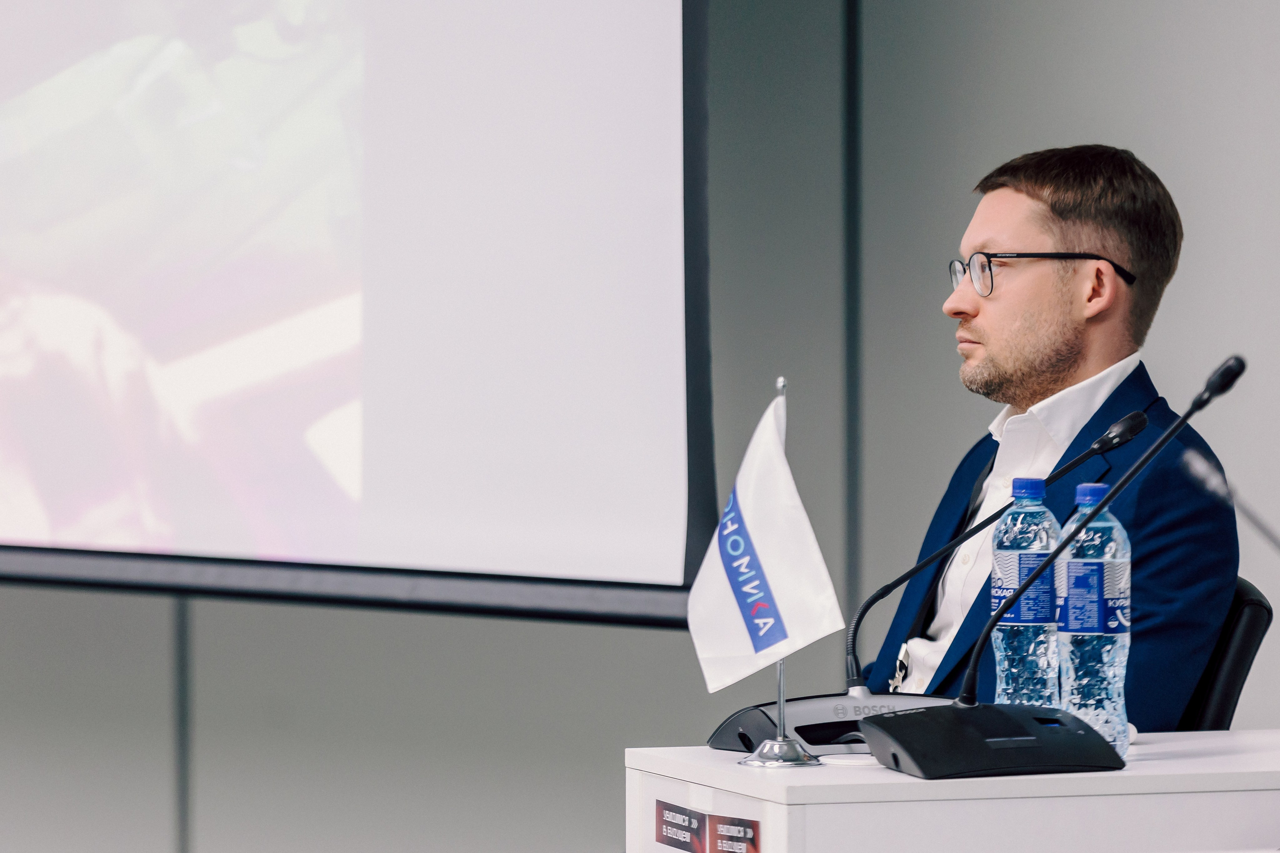 СКБ Контур — Форум будущего — Деловая программа. Лёшка Варзегов — фотограф